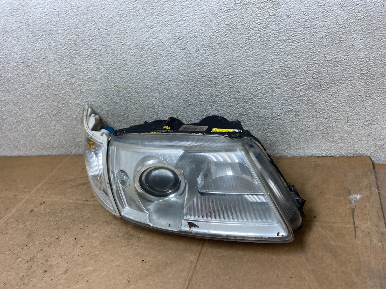 2002 to 2005 Saab 9-5 Right Passenger Side Xenon HID Headlight OEM y5974 DG1