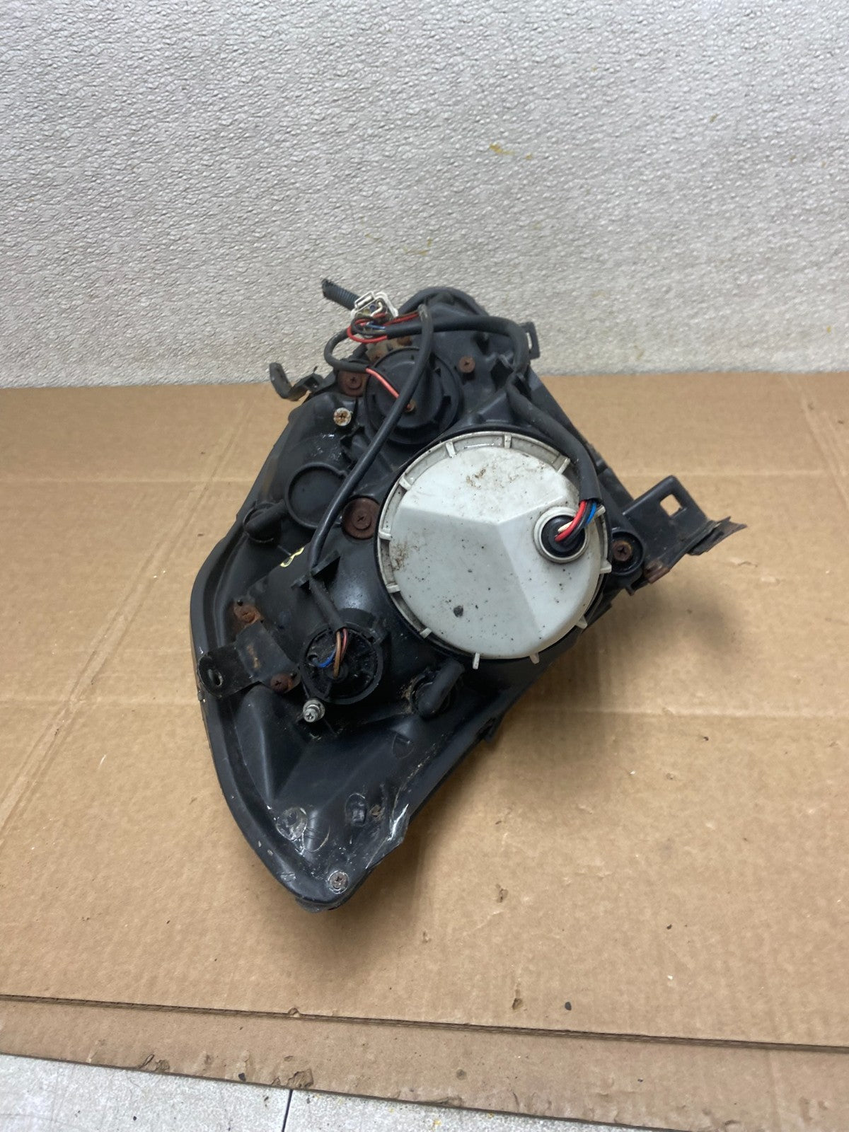 2004 to 2006 Nissan Maxima Left Driver Side Headlight Halogen Oem Y8403 DW8