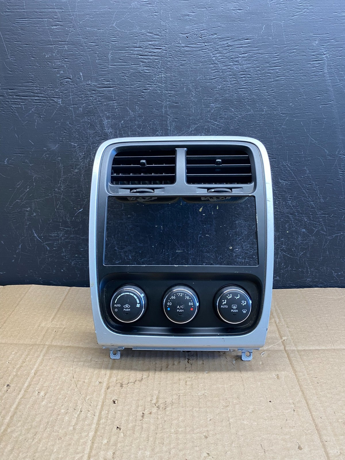 2010 - 2012 Dodge Caliber Dash Radio Center Bezel Climate Control Dash ac9429 DG0