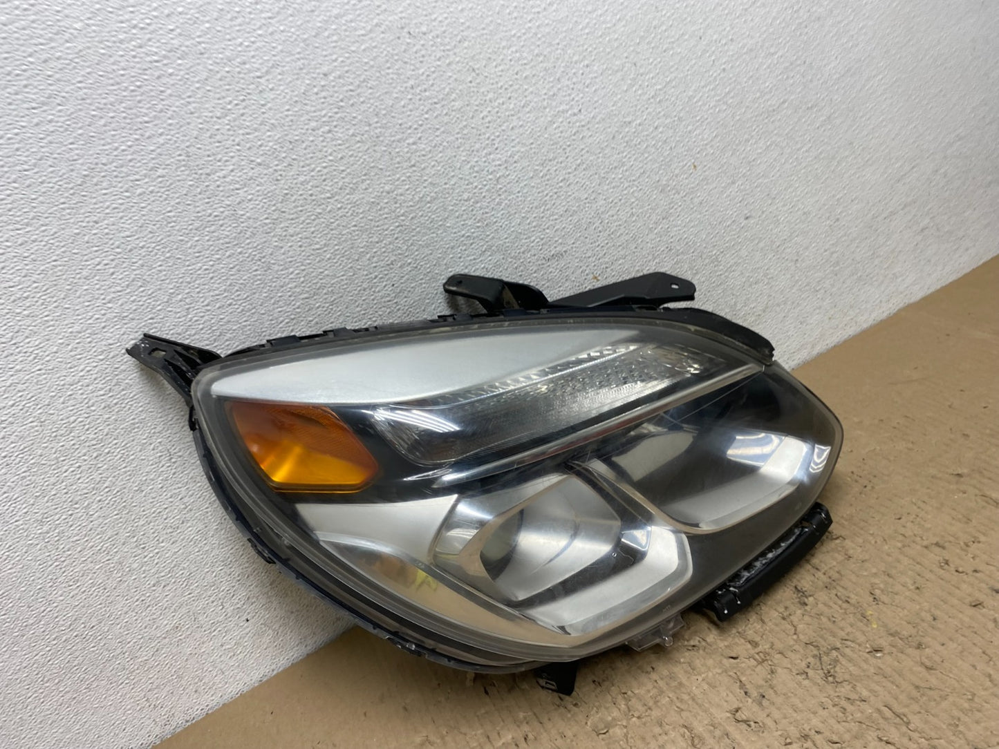 2016-2018 Chevrolet Equinox Right Passenger RH Halogen Headlight AF7193 DW2