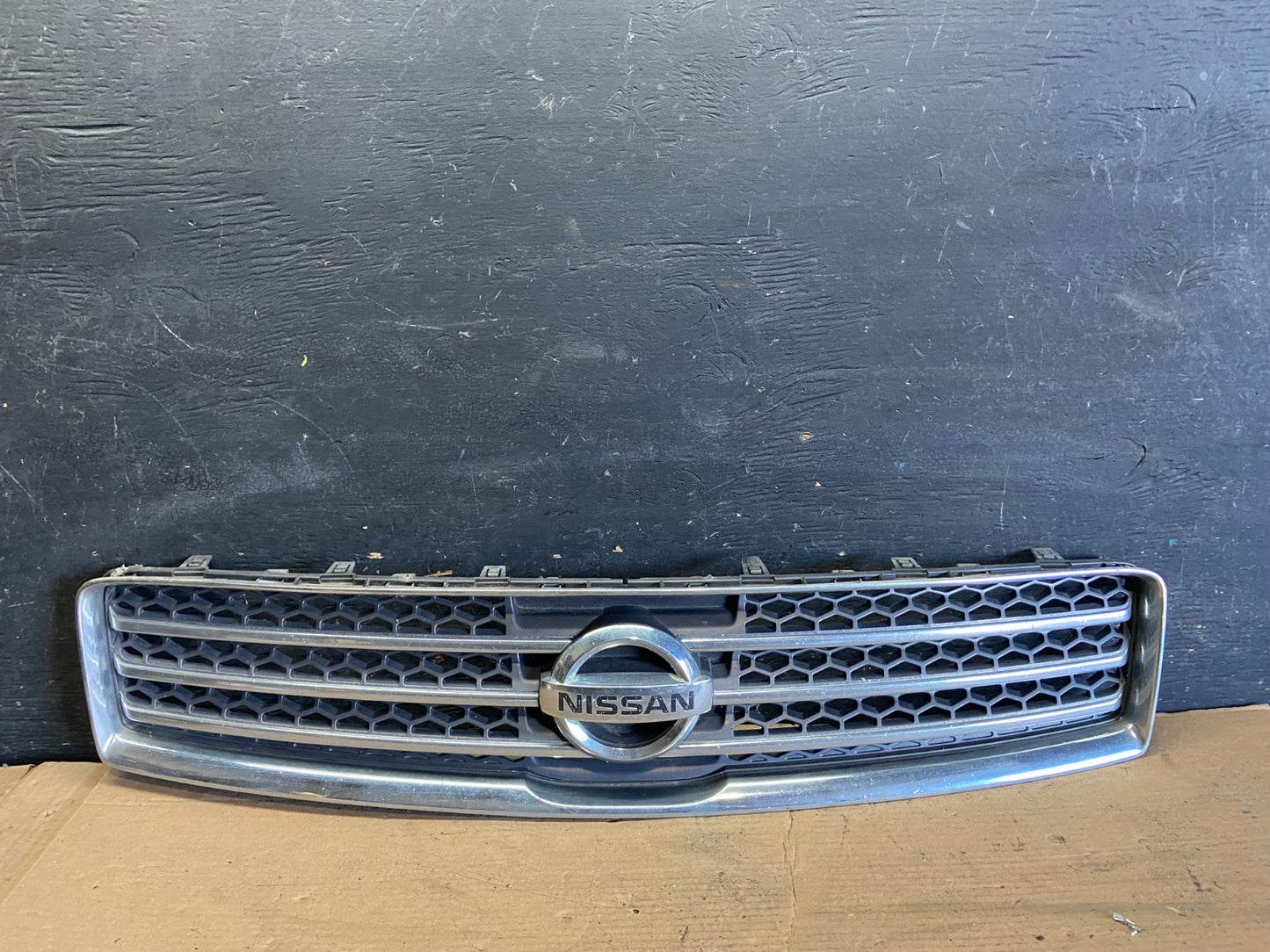 2009 to 2011 Nissan Maxima Front Upper Grill Grille 62070-9N00A R2110 DG0