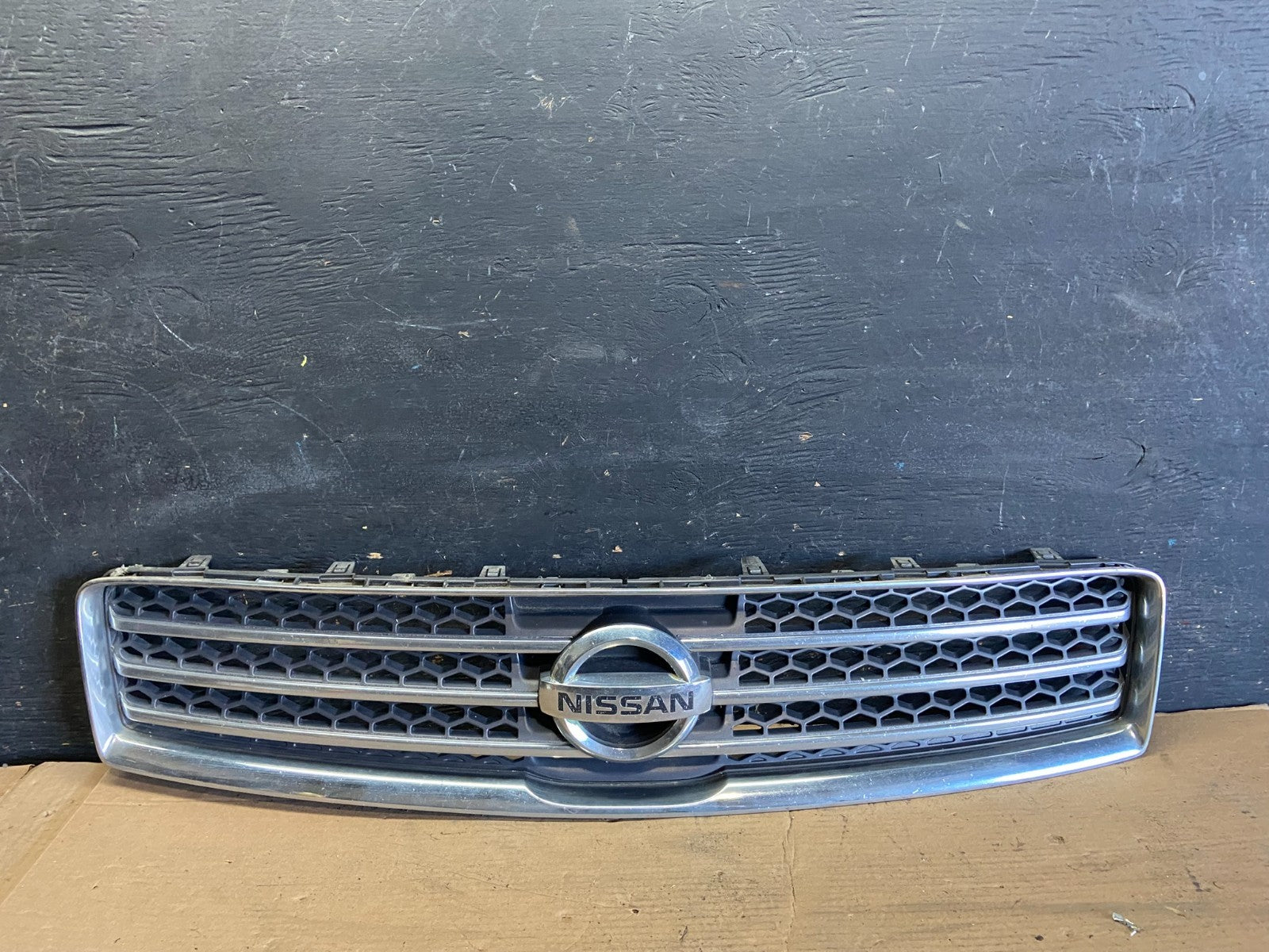 2009 to 2011 Nissan Maxima Front Upper Grill Grille 62070-9N00A R2110 DG0