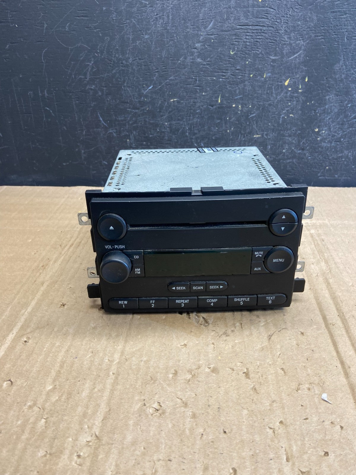 2004 to 2008 Ford F150 Mustang Radio Stereo Audio AM/FM ae1709 DG0