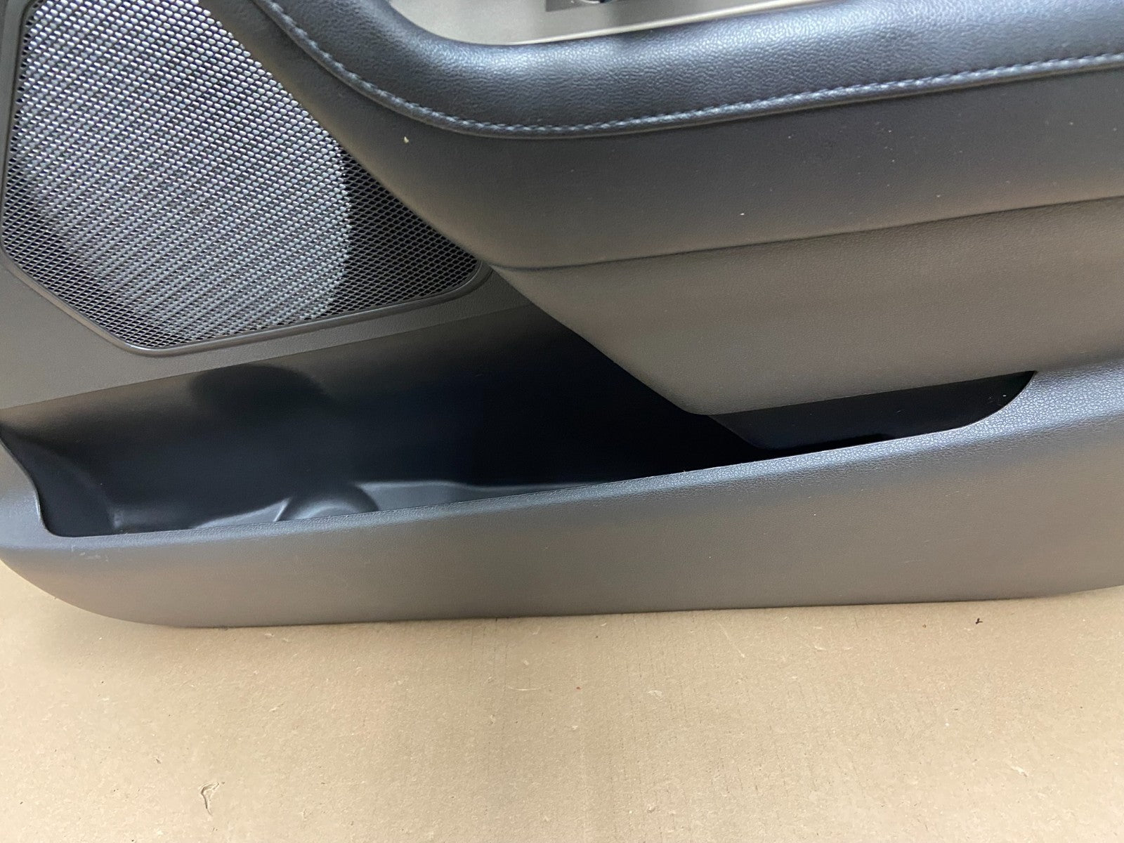 2011-2015 Lincoln MKX Front Right Passenger Side Panel Door Trim AF3020 DW4