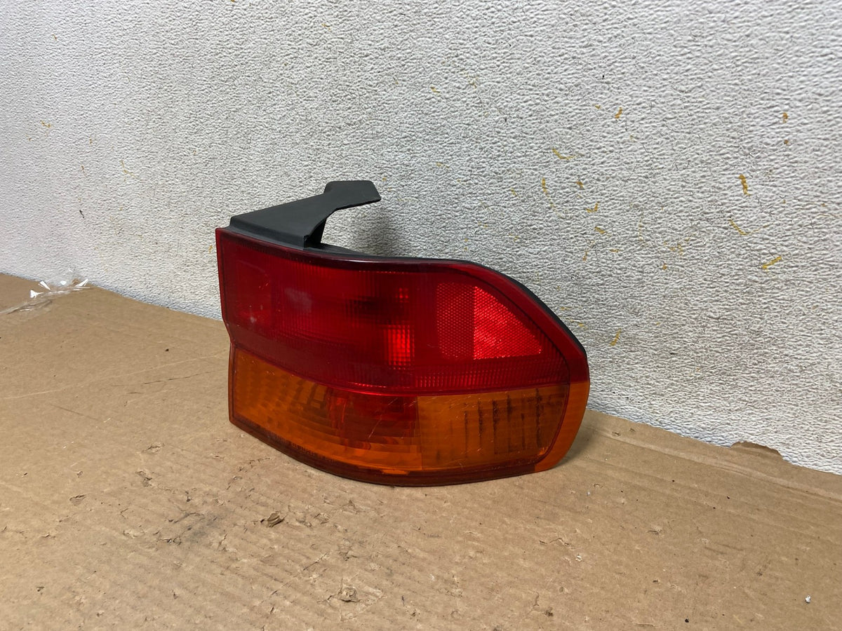 1999 2000 2001 Honda Odyssey Right Passenger Side Tail Light AH9041 LK2