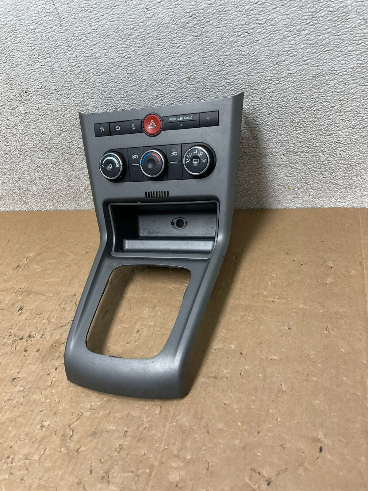2008 2010 Saturn Vue Center Climate Control Shifter Bezel Trim OEM v5076 DG1
