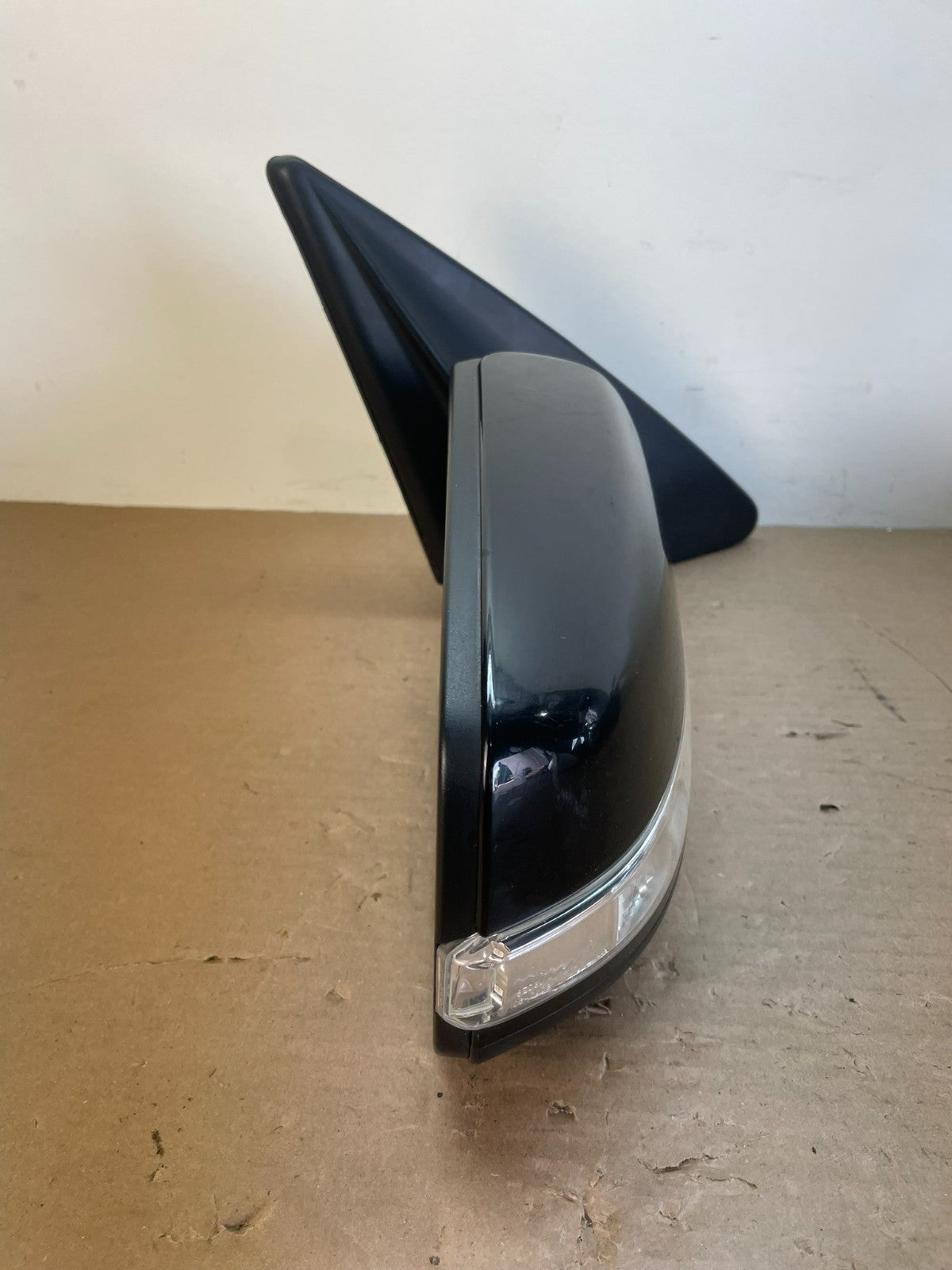 2011 to 2015 Kia Sorento Right Passenger Door Mirror Turn Signal AF5619 DG10