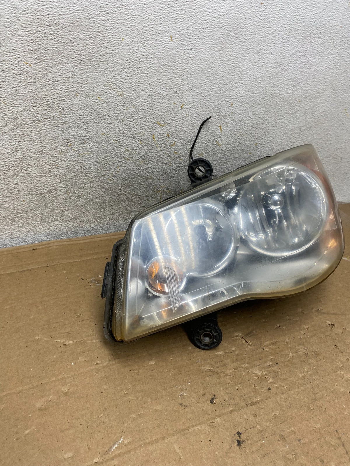 2008 to 2016 Chrysler Town and Country Left Driver Lh Side Headlight AH8394 DW1