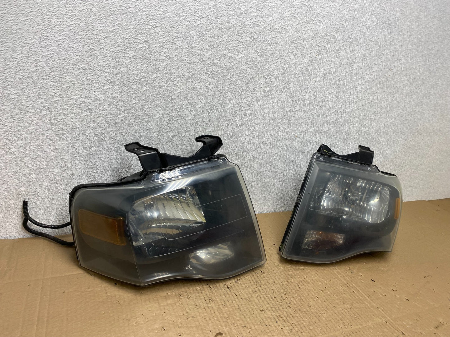2007 - 2014 Ford Expedition Left+Right Side Headlights Halogen Oem AC4037 DW2