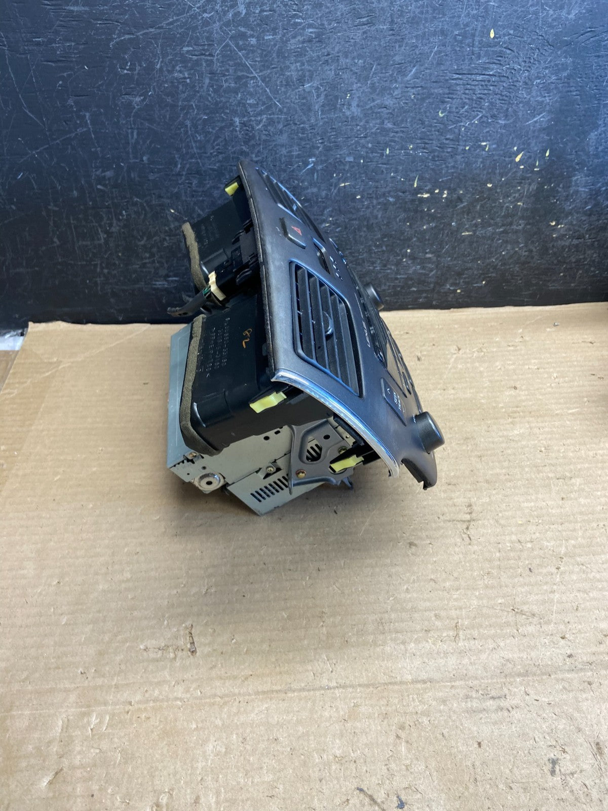 2004 to 2006 Lexus ES330 Es300 Radio Receiver Tape CD Air Vent AH3689 DG1