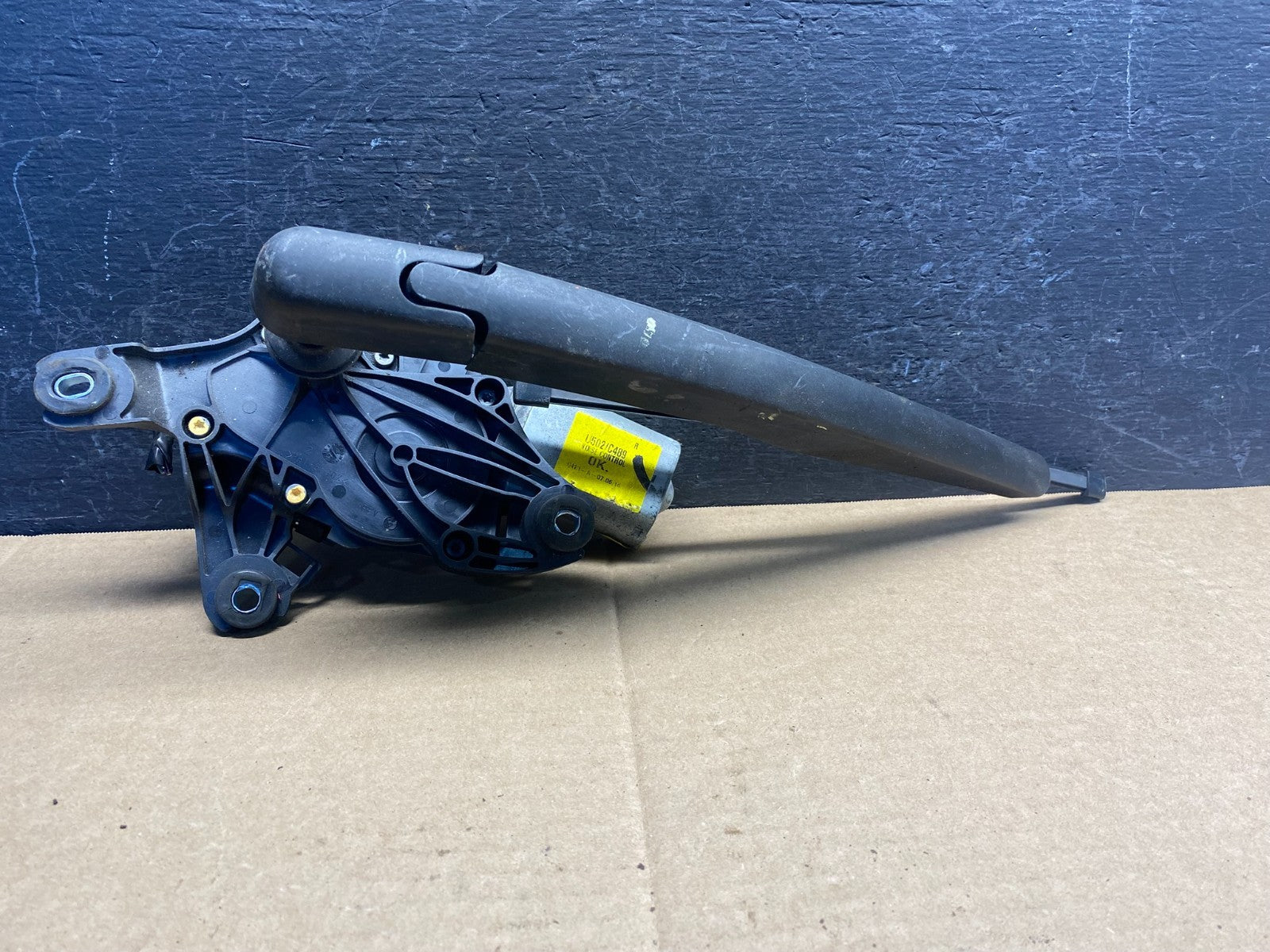 2011 to 2019 Ford Explorer Rear Windshield Wiper Motor AE8241 DG0