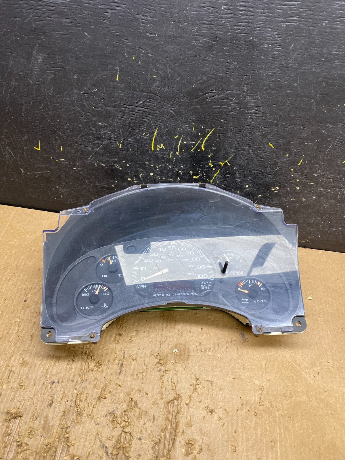 2001 to 2002 Chevrolet Express Speedometer Cluster Gauge OEM  Z9752 DG0