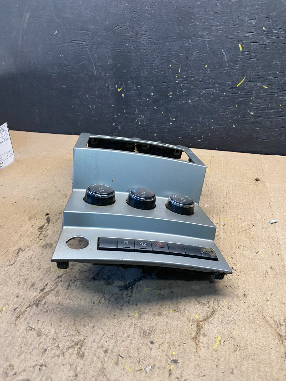 2007 to 2012 Dodge Nitro Dash Climate Temperature Control Radio Bezel R8693 DG3