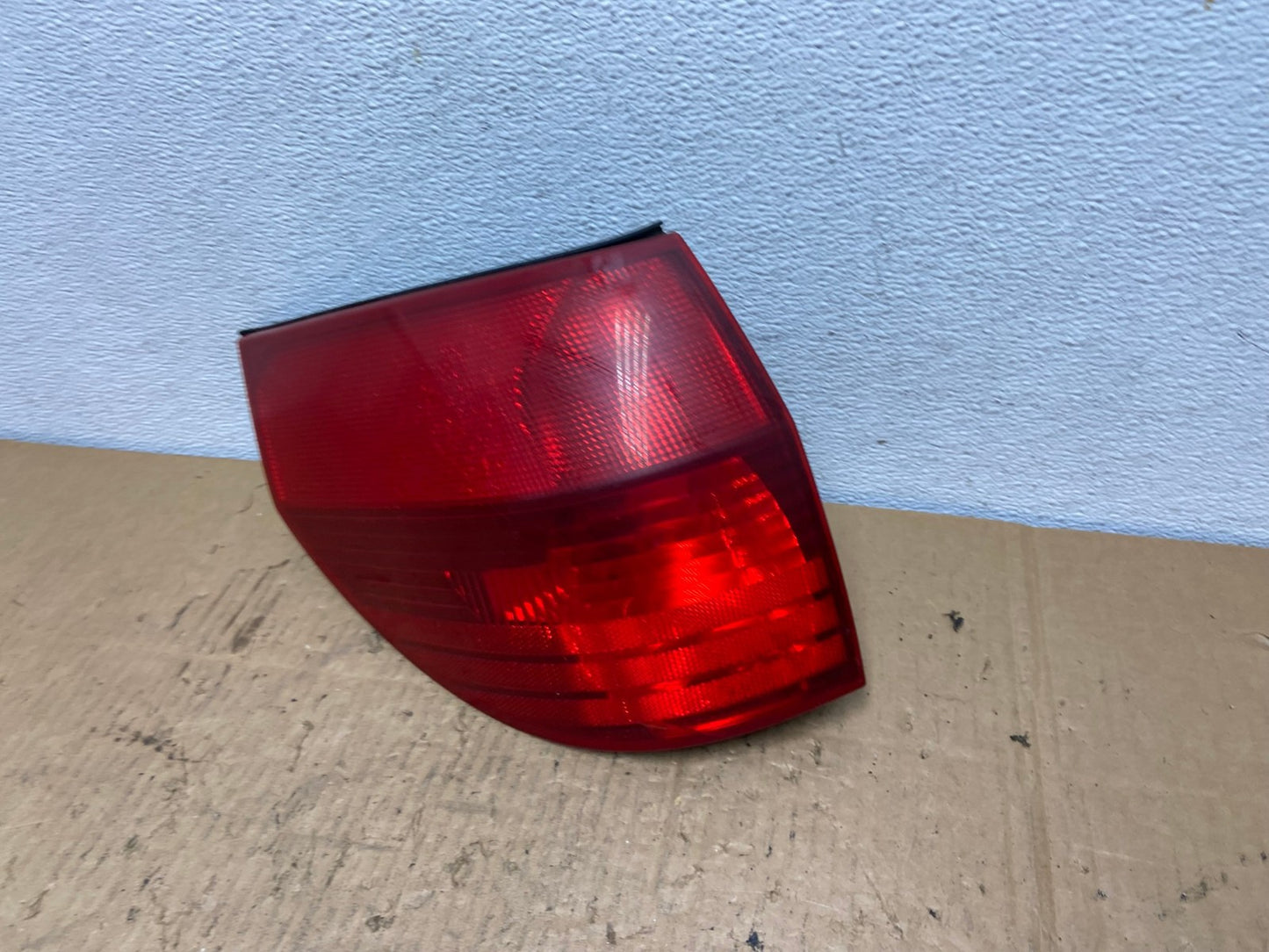 2004 to 2005 Toyota Sienna Left Driver LH Side Tail Light AC8265 LK1