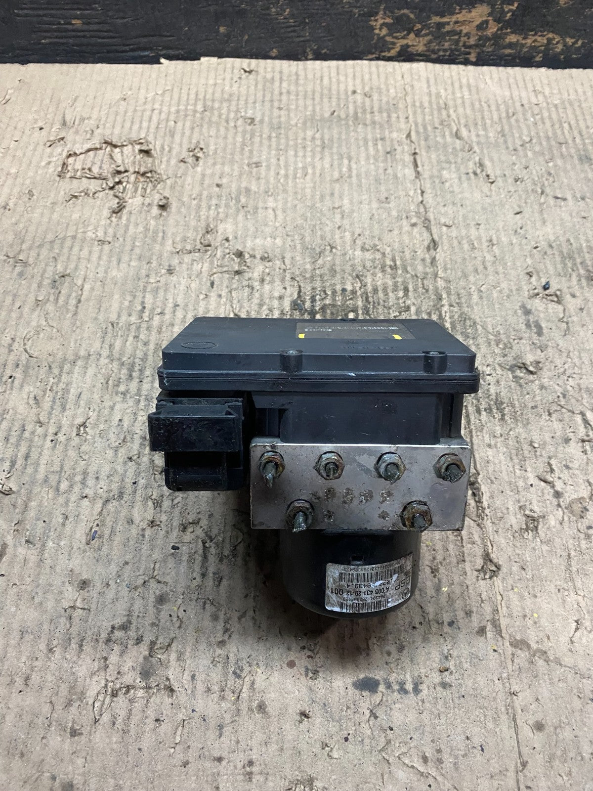 2004-2005 Mercedes W203 C CLK W203 209 ABS Anti Lock Brake Pump Module V6860 DG1
