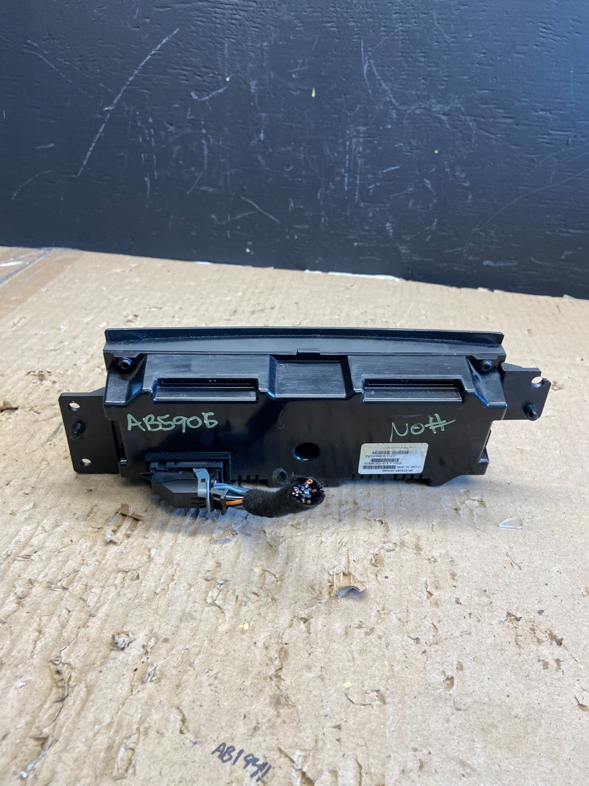 2005 - 2008 Chrysler Pacifica Heater AC Climate Temperature Control AB5906  DG5