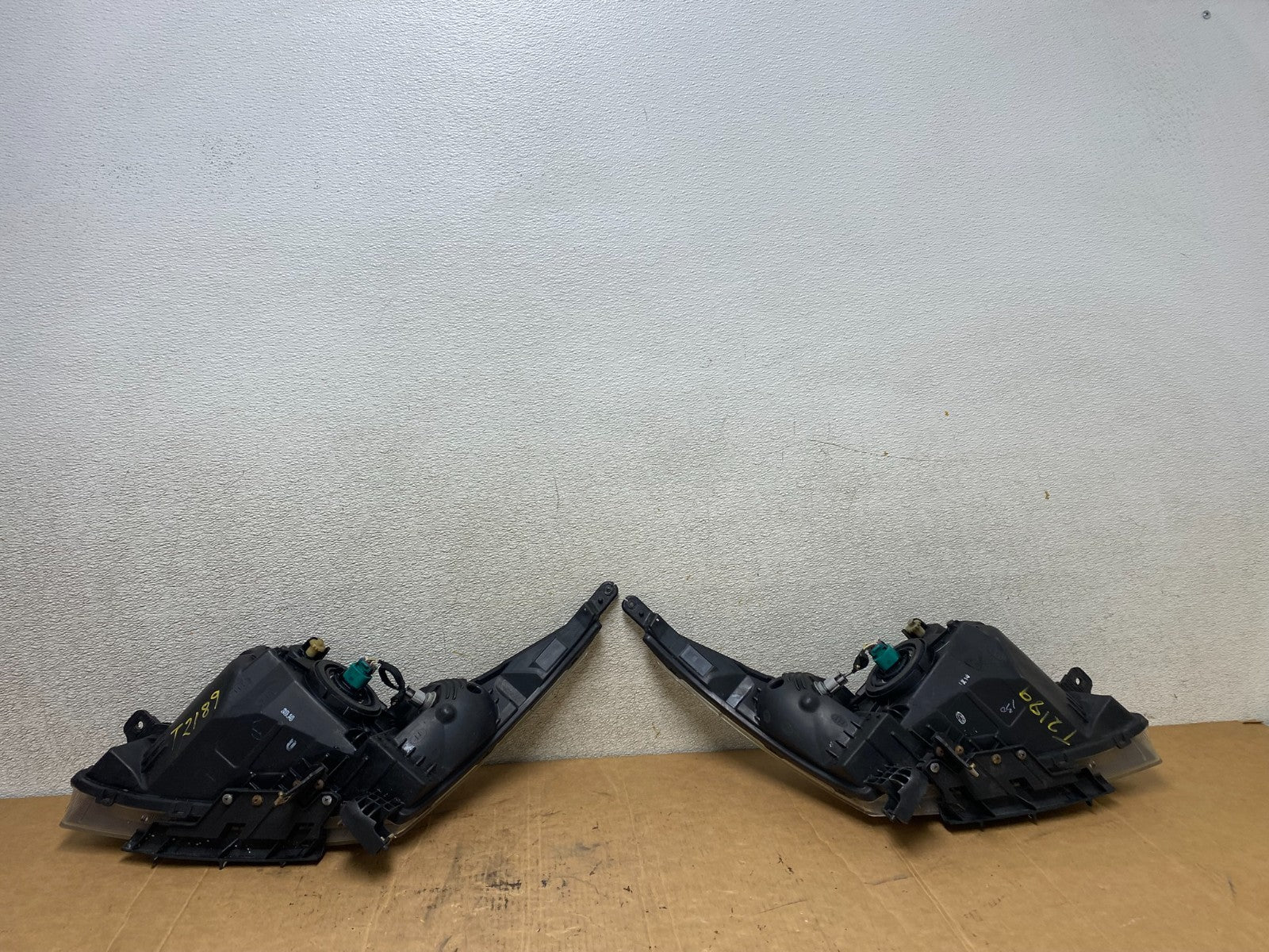 2011 to 2015 Chevrolet Cruze Halogen Left+Right Set Headlights T2189 DW10