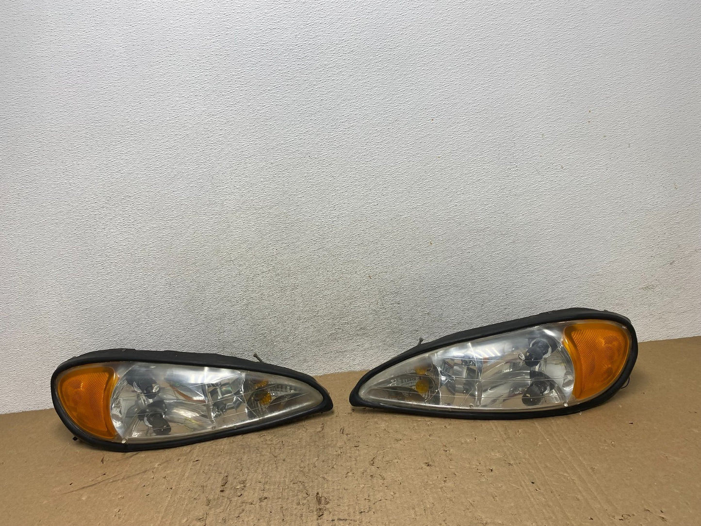 1999 to 2005 Pontiac Grand Am Left+Right Set Headlights AG1428 DW0