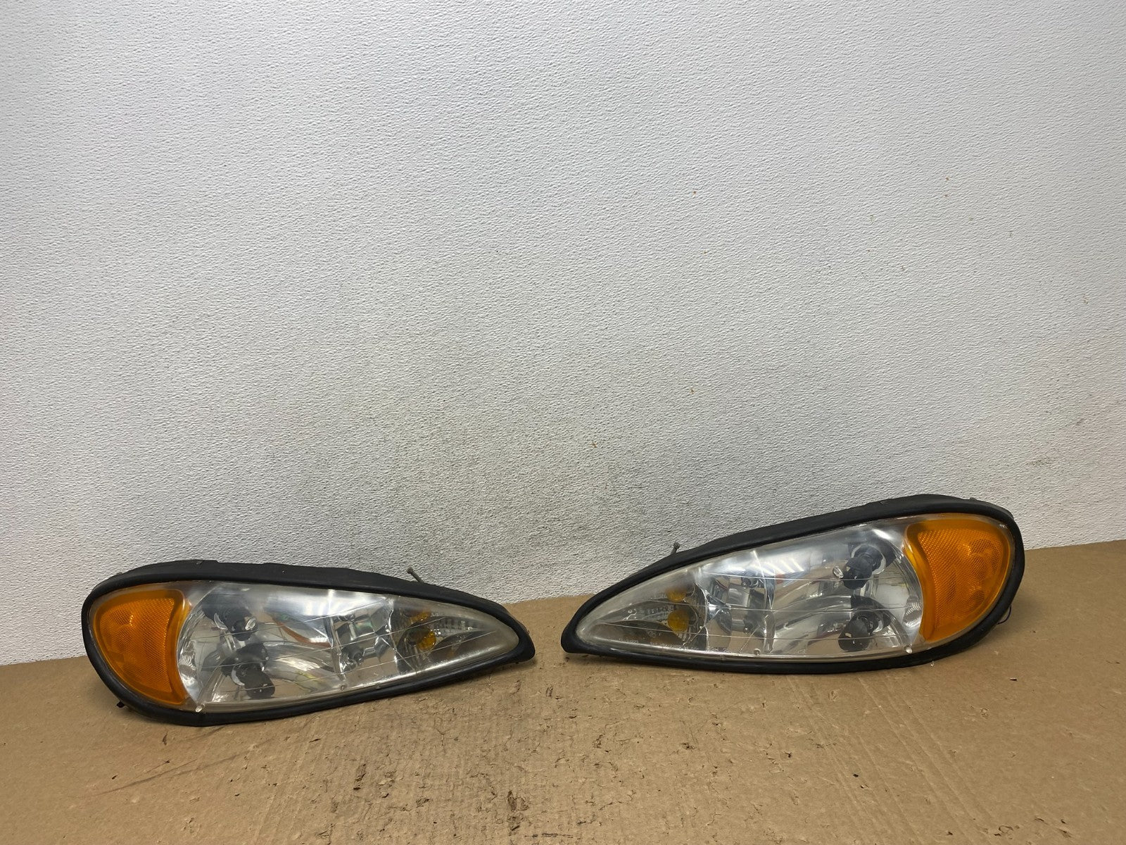 1999 to 2005 Pontiac Grand Am Left+Right Set Headlights AG1428 DW0