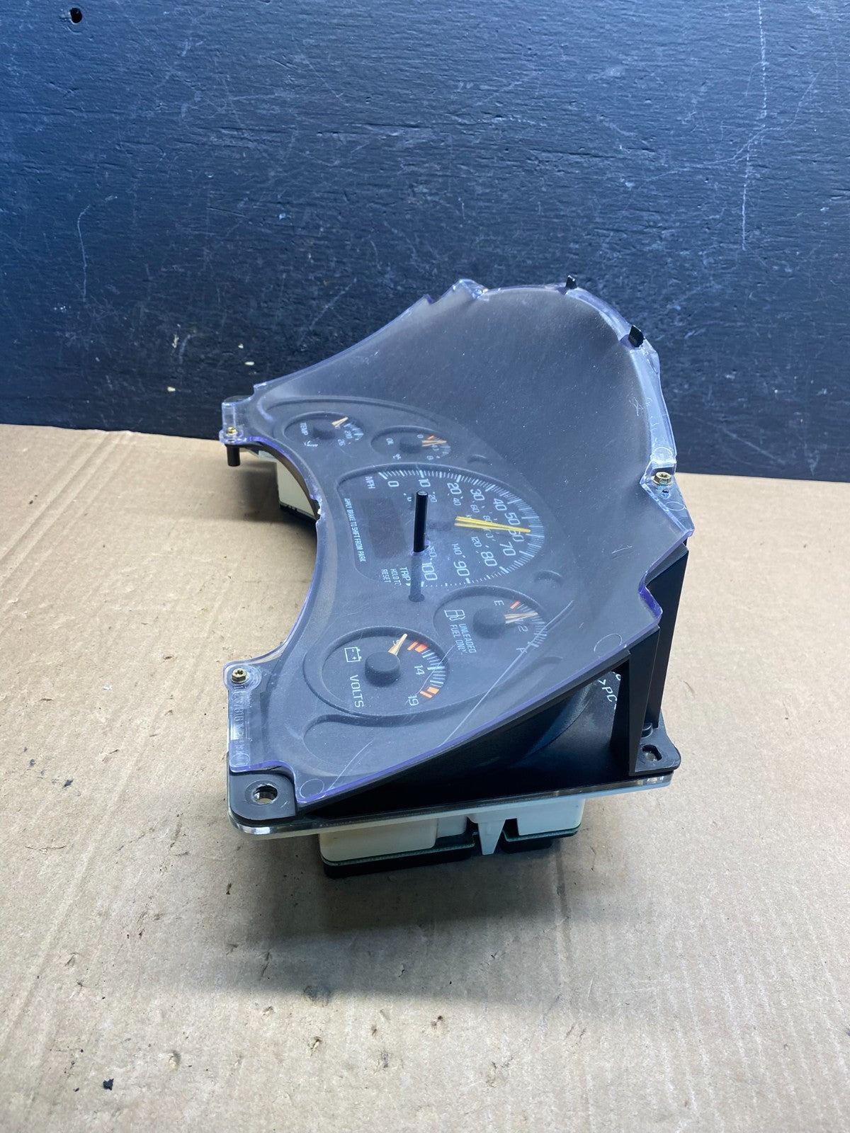 2001 to 2002 Chevrolet Express Speedometer Cluster Gauge AE7601 DG2