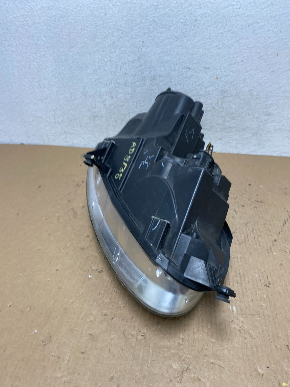 2005 to 2010 Volkswagen Jetta Left Driver LH Side Headlight Halogen AD8138 DW6