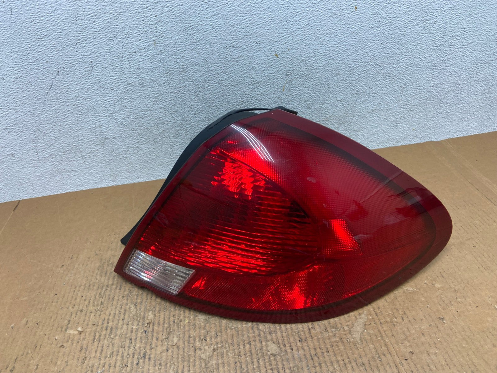 2000 to 2003 Ford Taurus Right Passenger Rh Side Tail Light AE2681 LK0