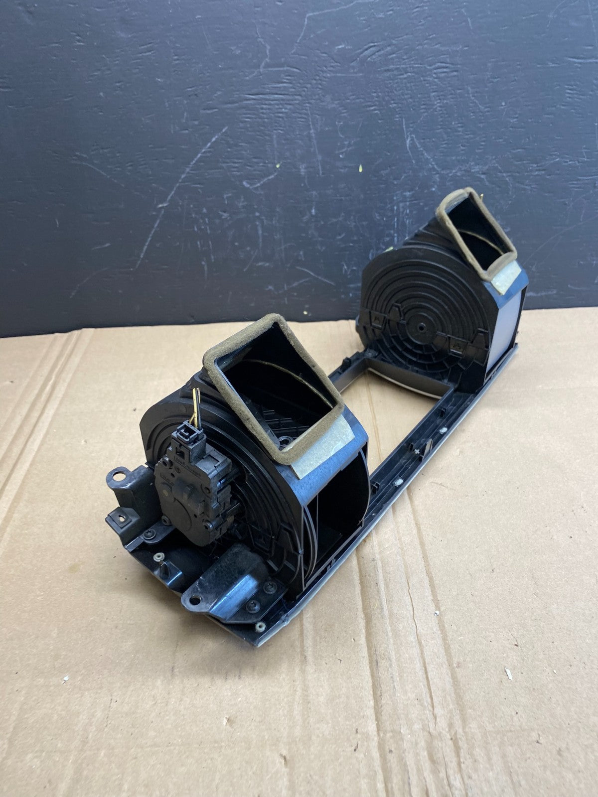 2012 to 2015 Jaguar XF Jaguar XF Center Radio Bezel Dash Air Vent ab8719 DG4