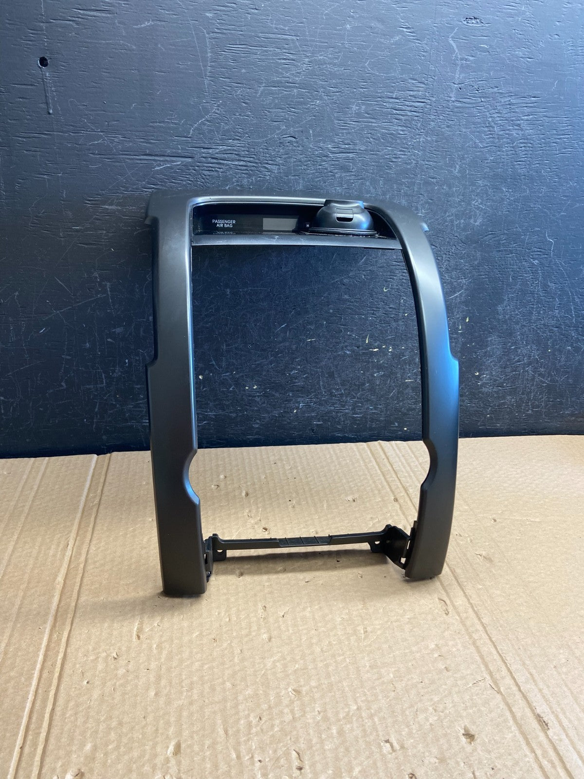 2011 to 2013 Kia Sorento Center Radio Climate Control Clock Trim AF6166 DG0