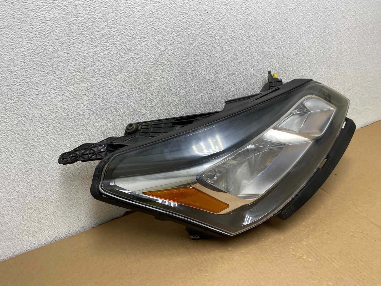 2013-2017 Chevrolet Traverse Right Passenger Side Halogen Headlight AG2001 DW2
