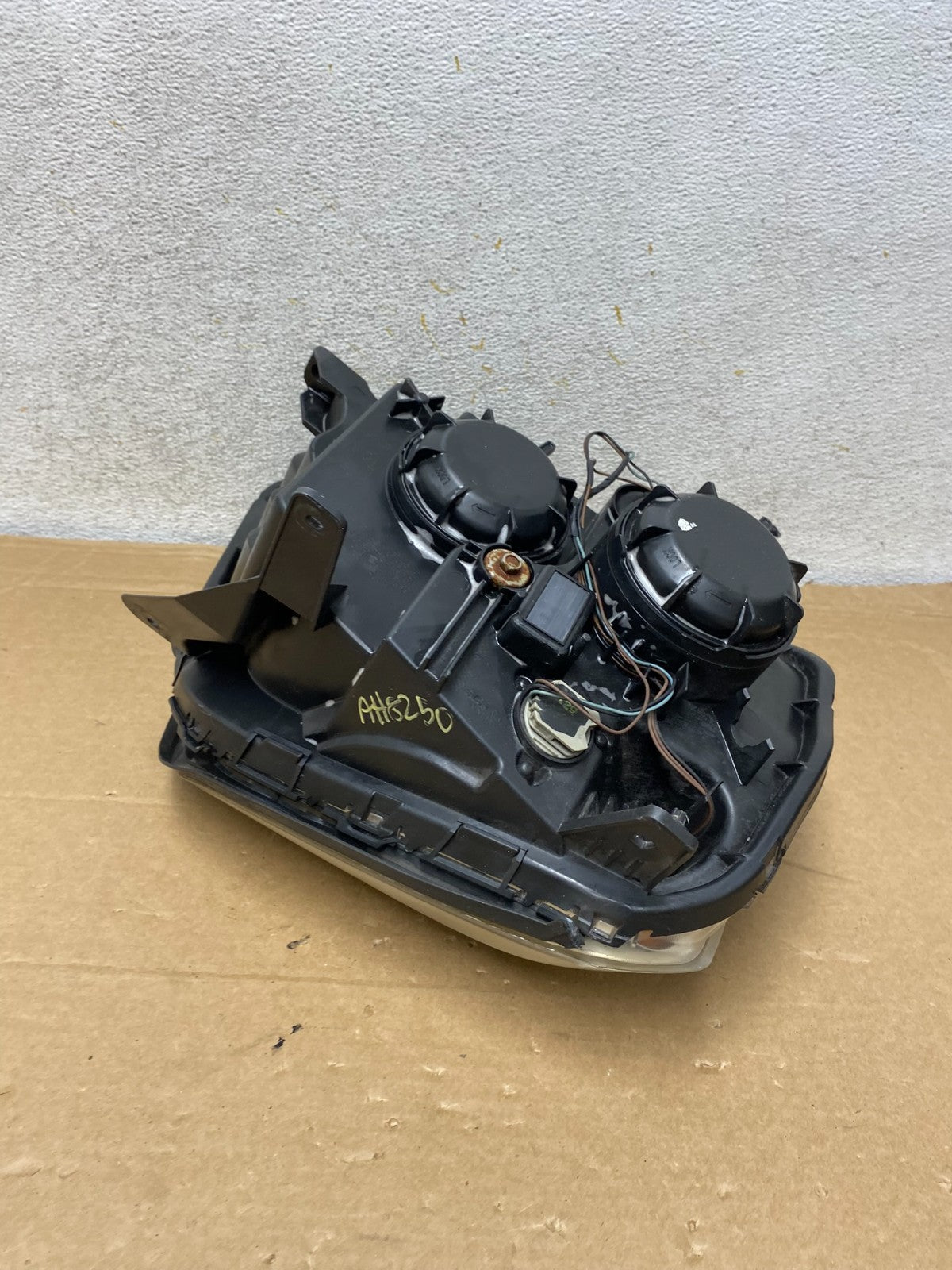 2010 to 2015 GMC Terrain Halogen Left Driver Lh Side Headlight AH8250 DW6