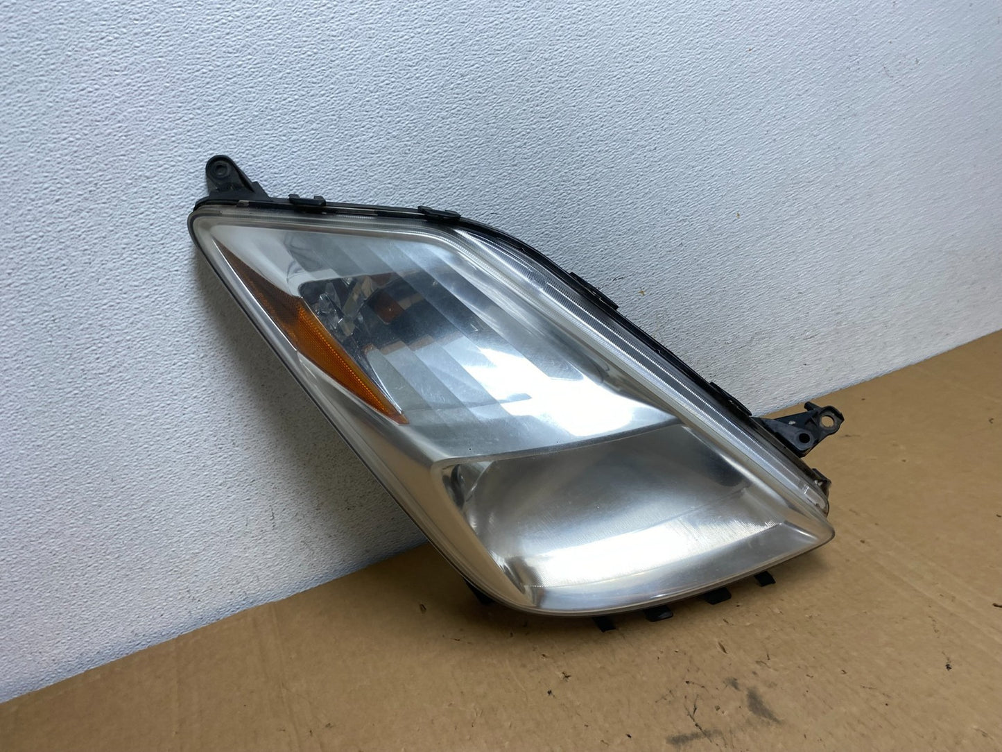 2004-2005 Toyota Prius Right Passenger RH Halogen Headlight AD2754 DW2