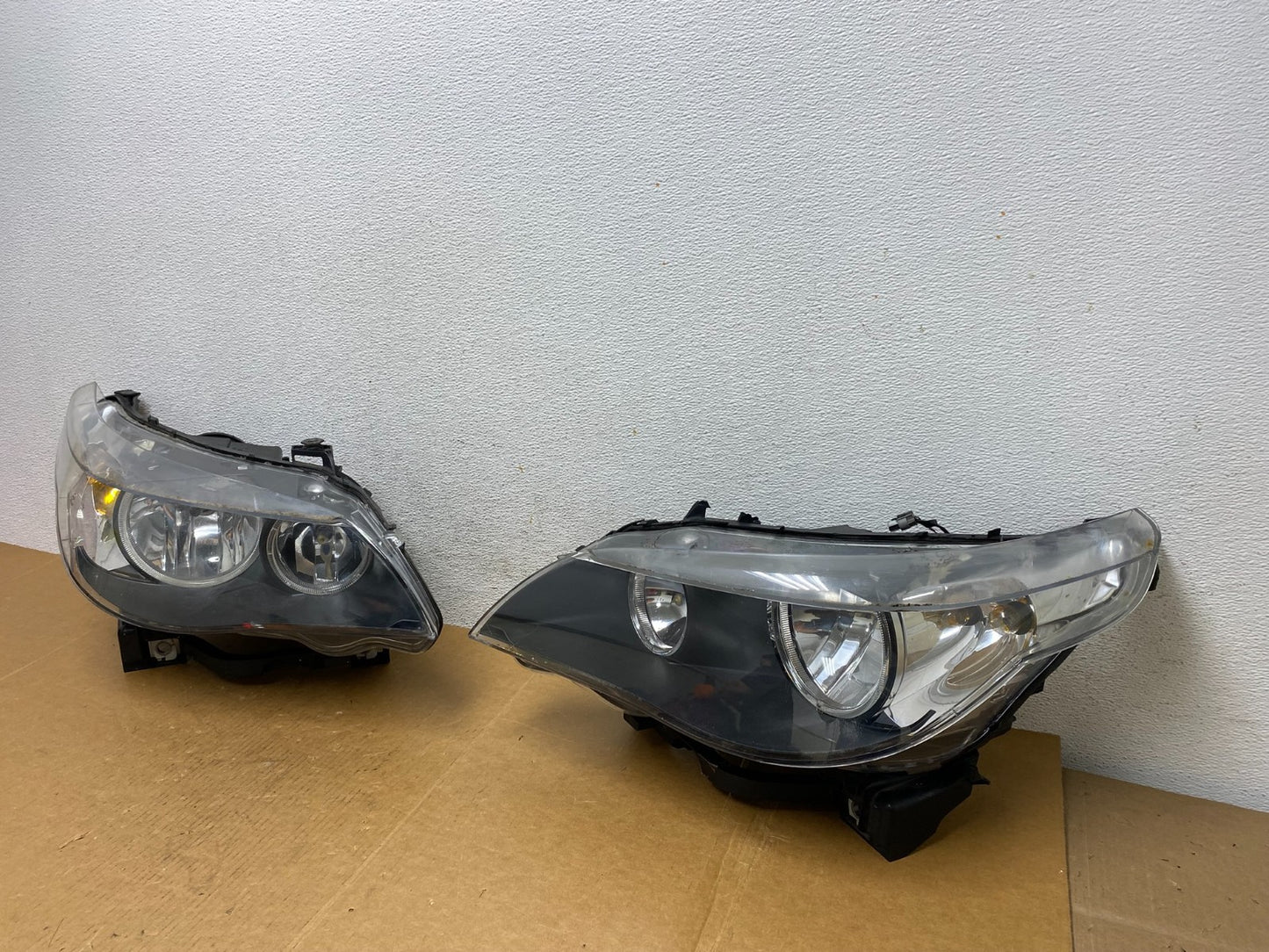 2004 to 2007 BMW 525i 5 Series Left+Right Set Halogen Headlights AD9165 DG1