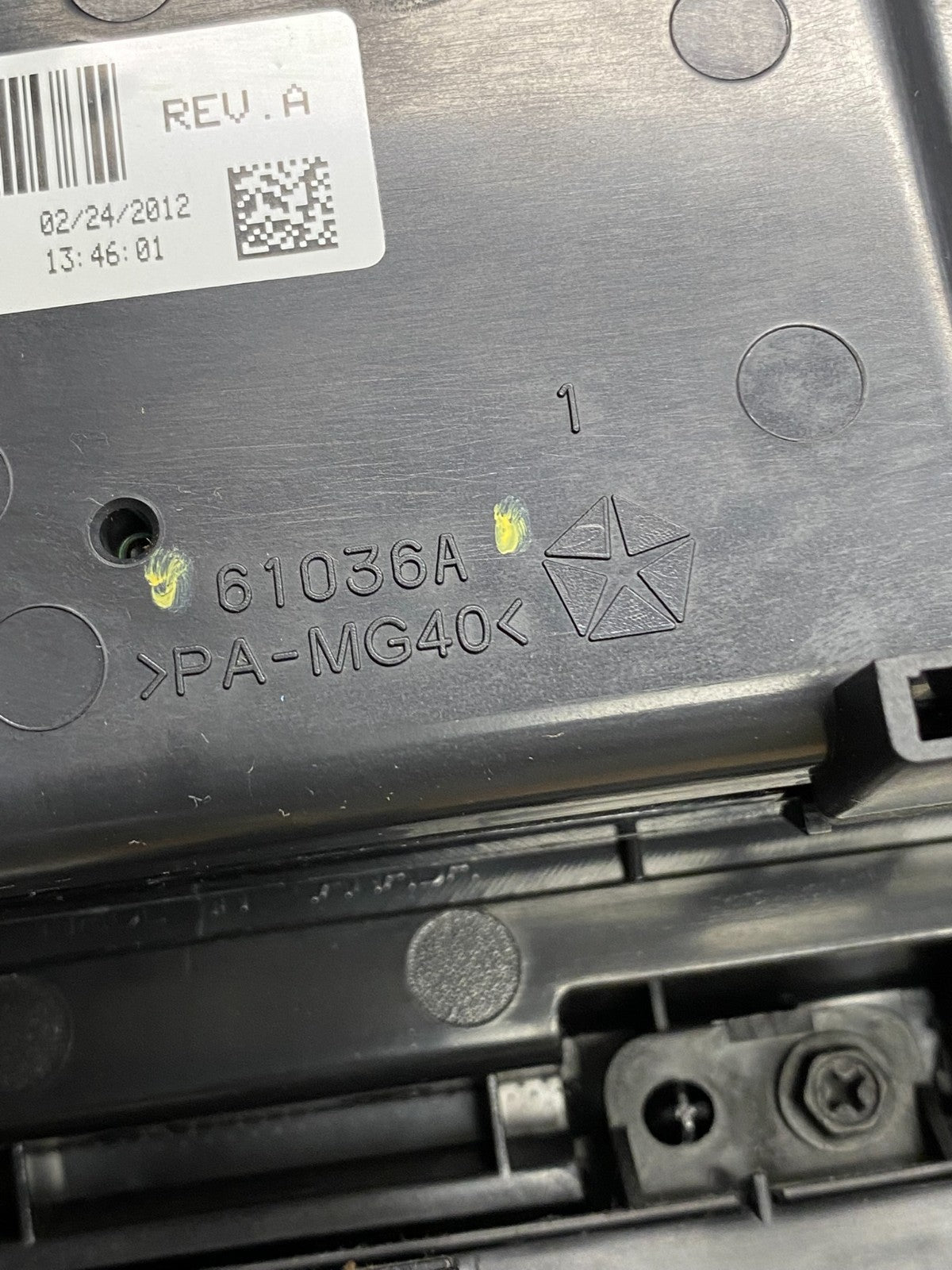 2008 to 2012 Jeep Liberty Dash Climate Temperature Control Radio Bezel AG6400 DG5