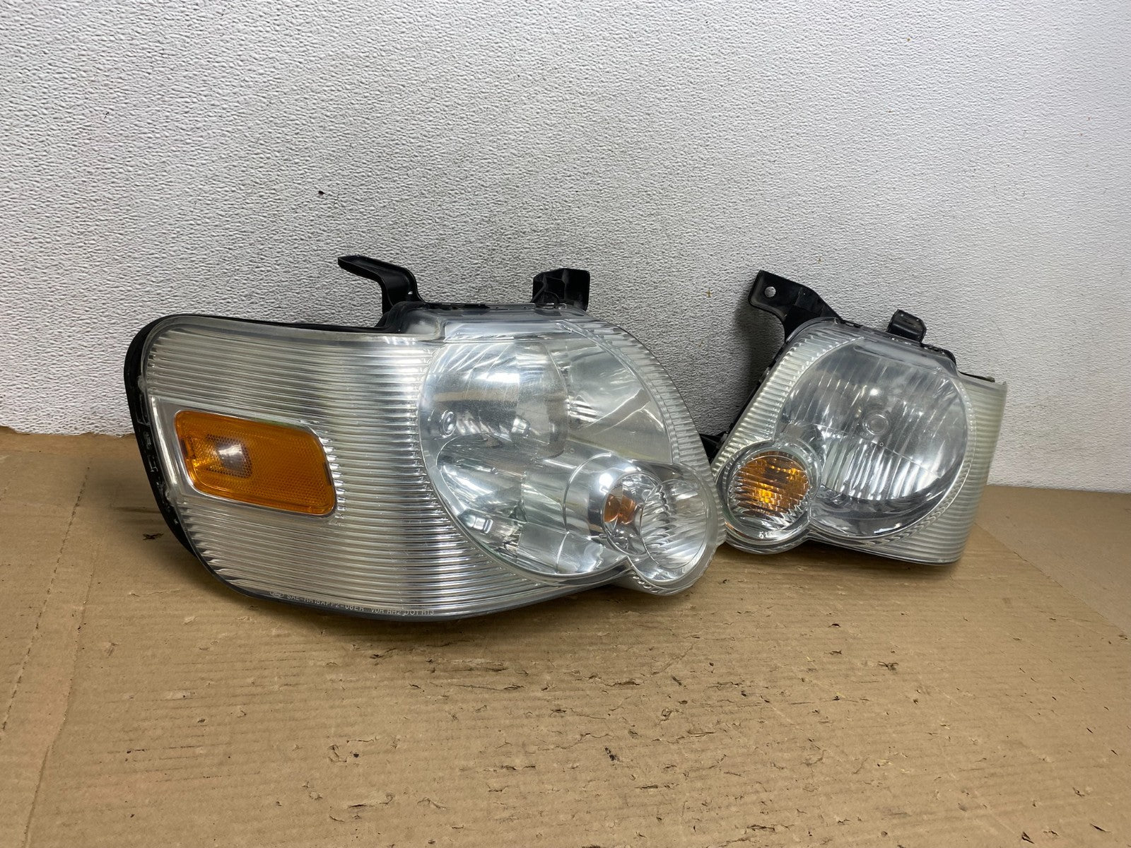 2006 2007 2008 2009 2010 Ford Explorer Left+Right Set Headlights AG8329 DW1