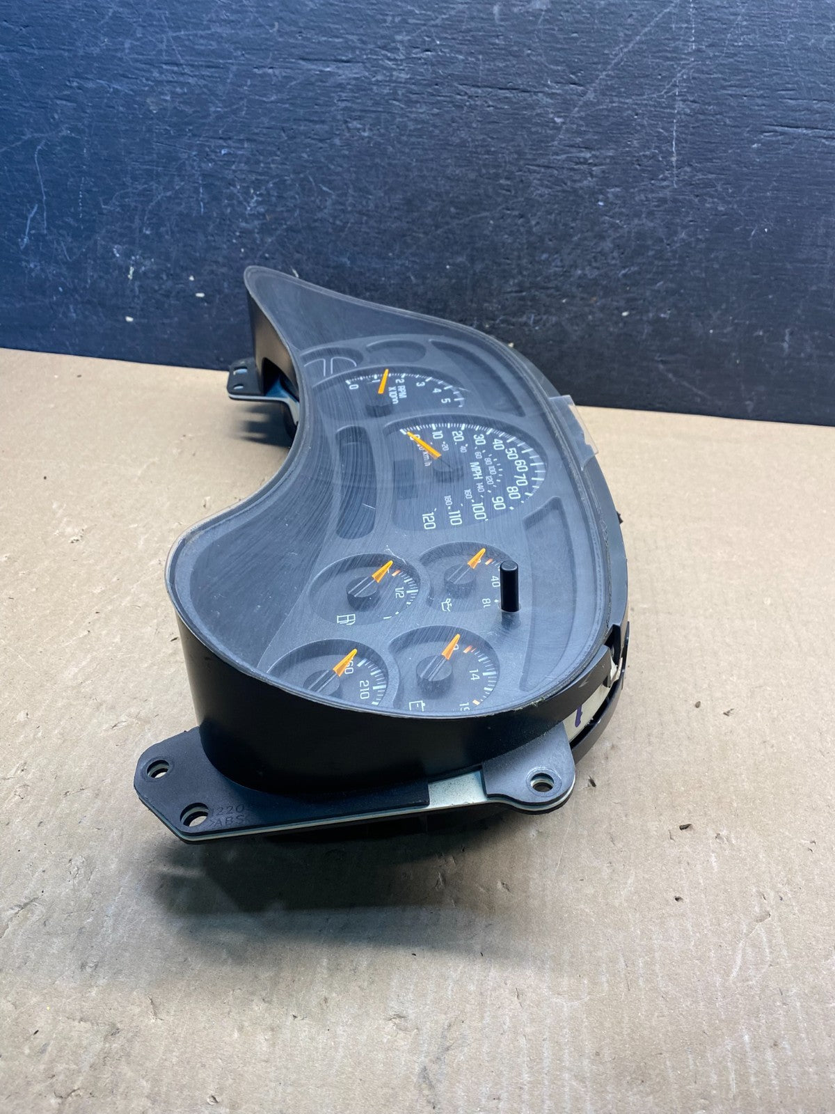 2003 to 2006 Chevrolet Silverado Speedometer Instrument Cluster AG1865 DG2