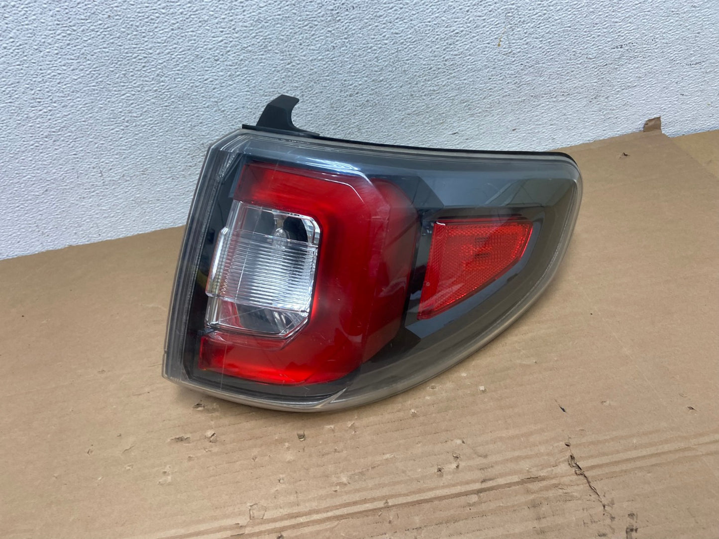 2013 to 2016 GMC Acadia Right Passenger RH Side Tail Light AD4191 LK0