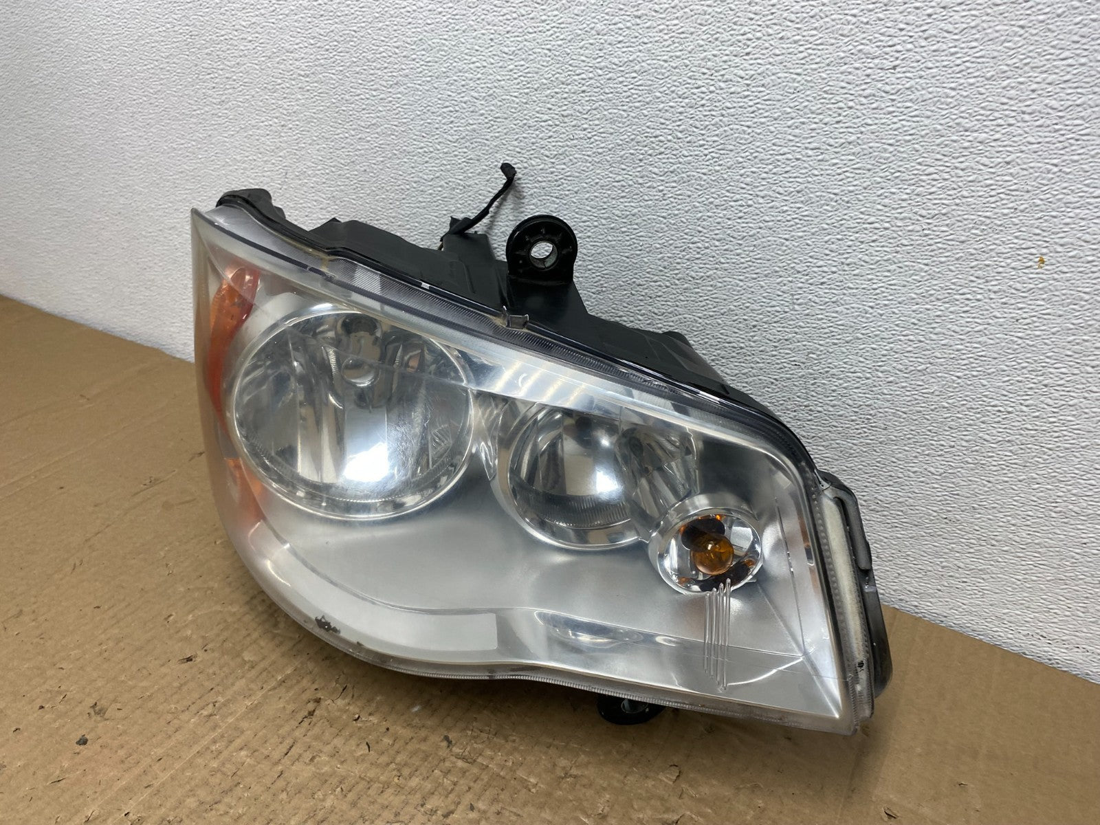 2011 to 2016 Chrysler Town and Country Right Passenger Headlight AC3904 DW1