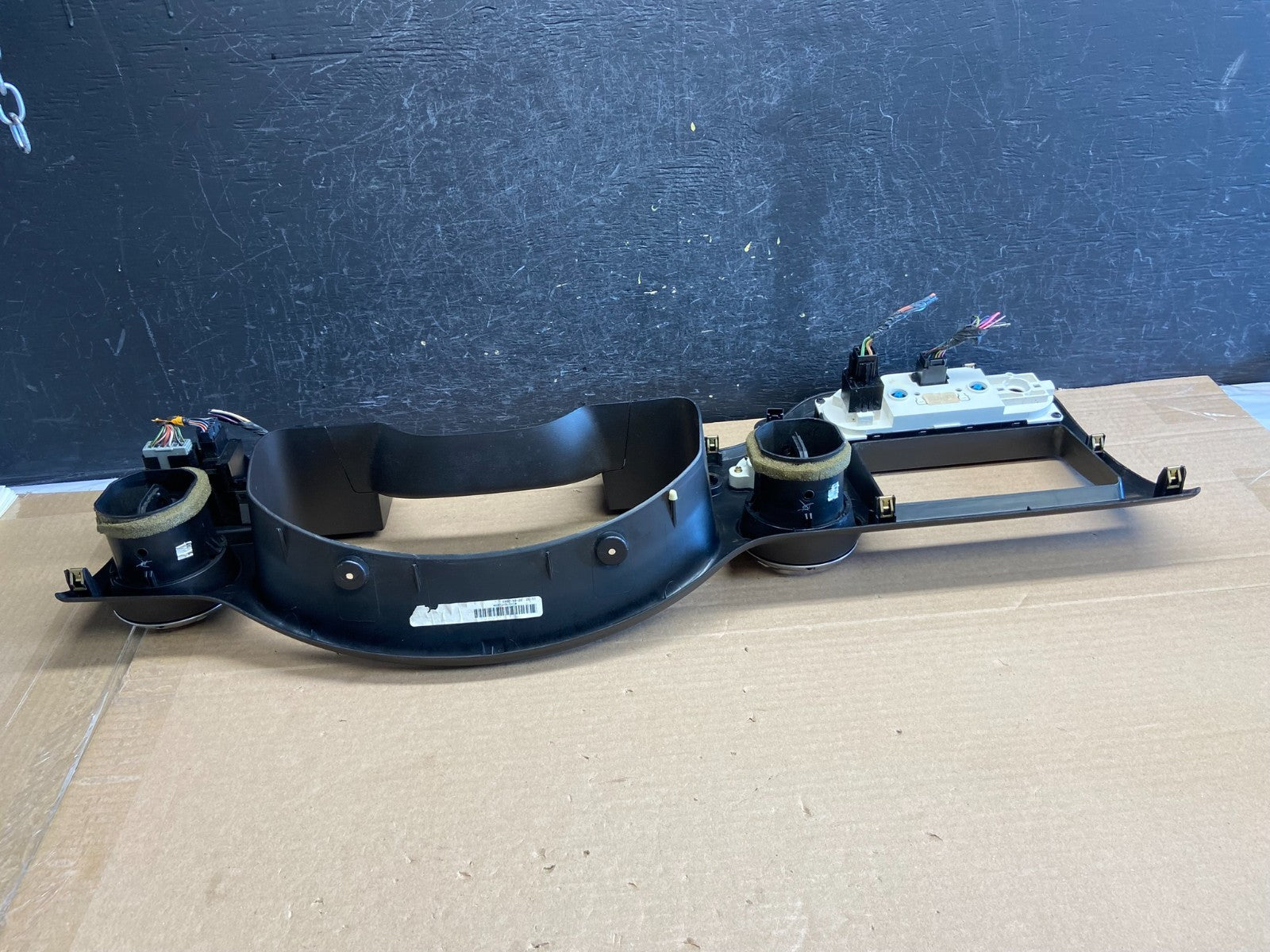 2003 - 2006 Ford Expedition Dashboard Speedometer Radio Bezel Air Vent AG5072 DG2
