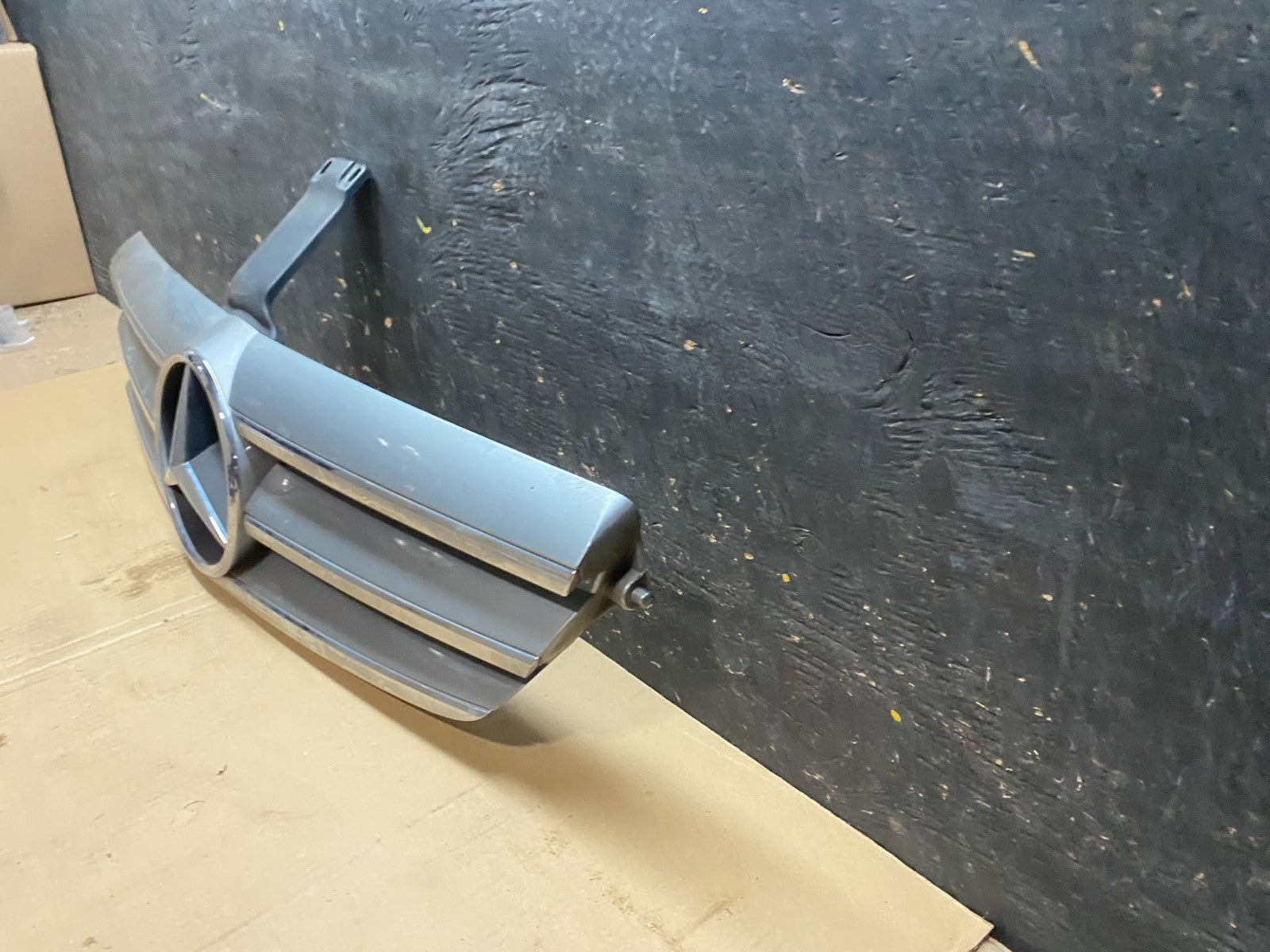 2003-2009 Mercedes Clk-Class W209 CLK550 CLK55 Front Upper Grill Grille x2986 DG1