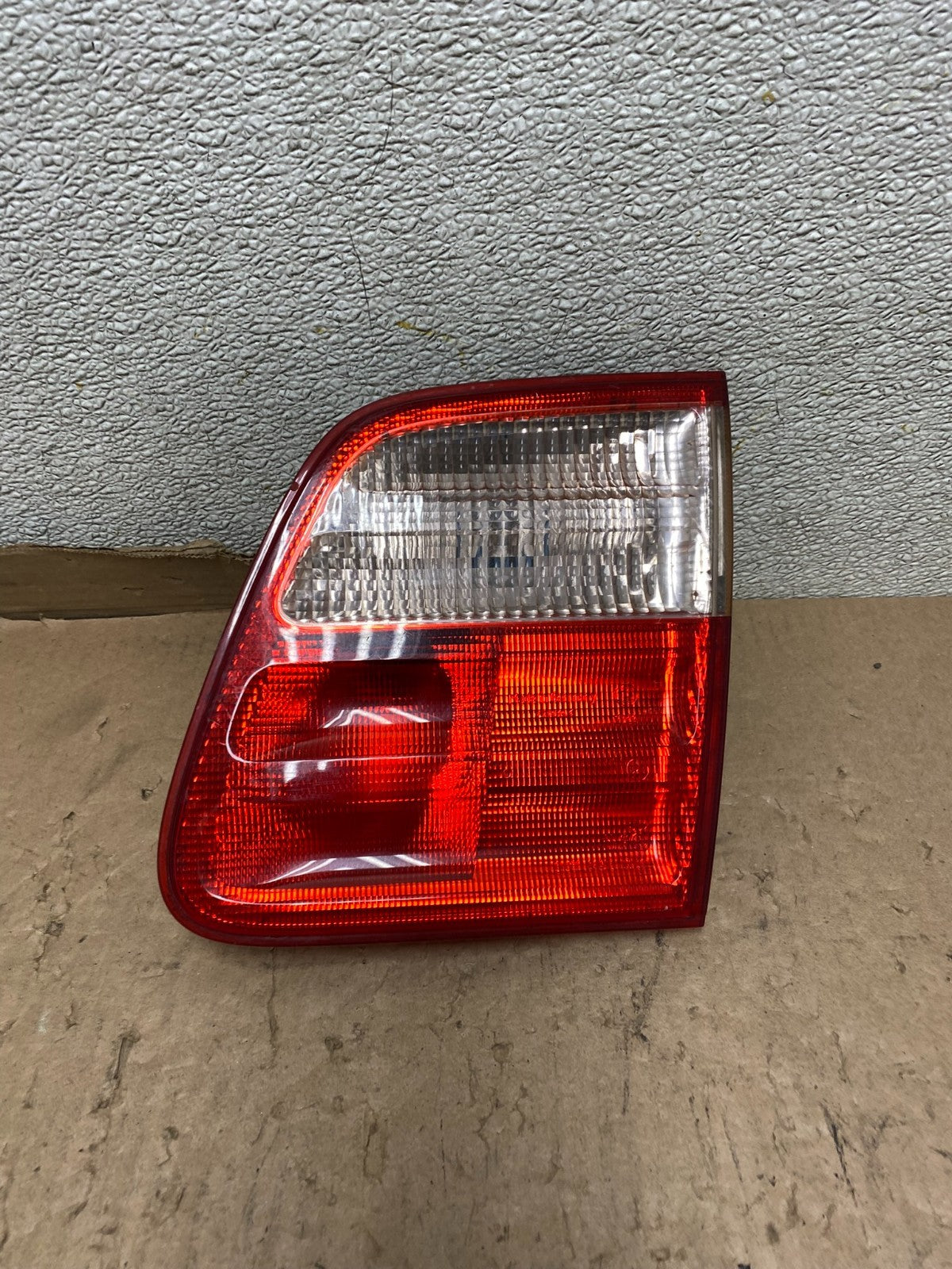 2000-2003 Mercedes-Benz E-Class E320 Wagon Right Passenge Inner Tail Light U88360
