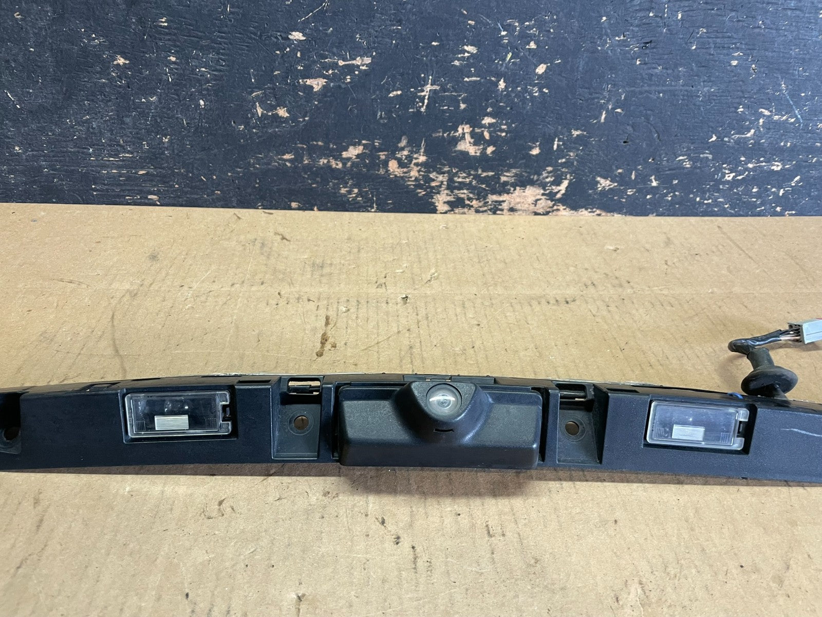 2011 to 2014 Ford Explorer Rear Tailgate Gate Trim Bracket With Camera z8257 DG3