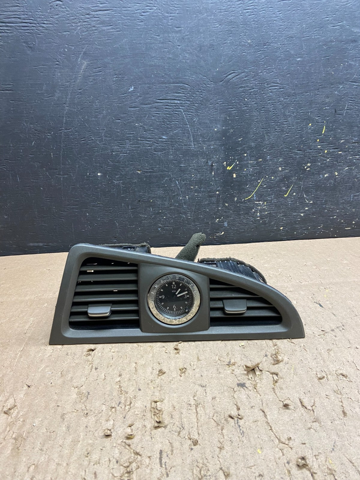 2001-2004 Nissan Pathfinder Center Console Air Vent T6258 DG0