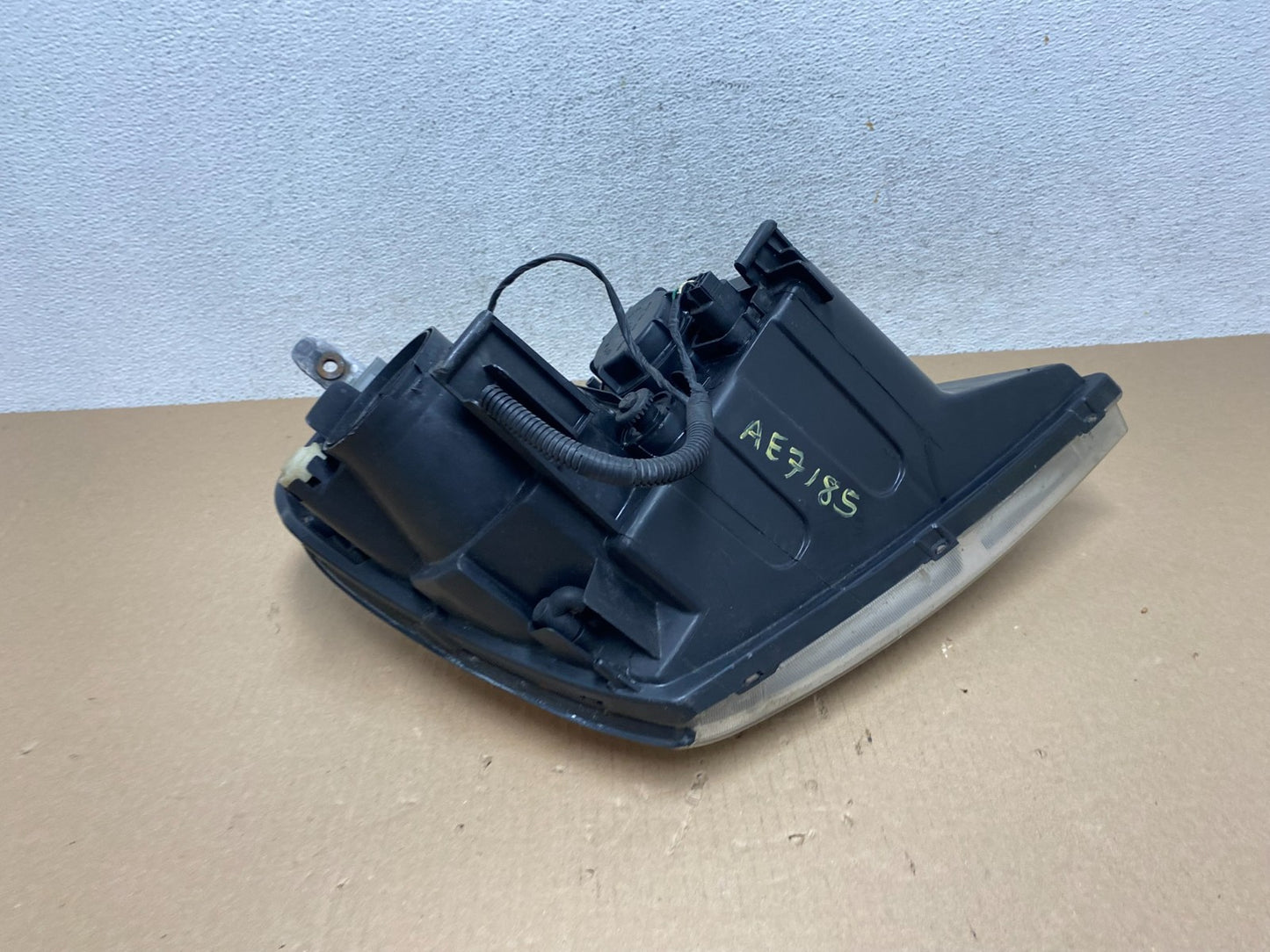 2008-2012 Kia Sedona Left Driver Lh Side Headlight Halogen AE7185 DW7
