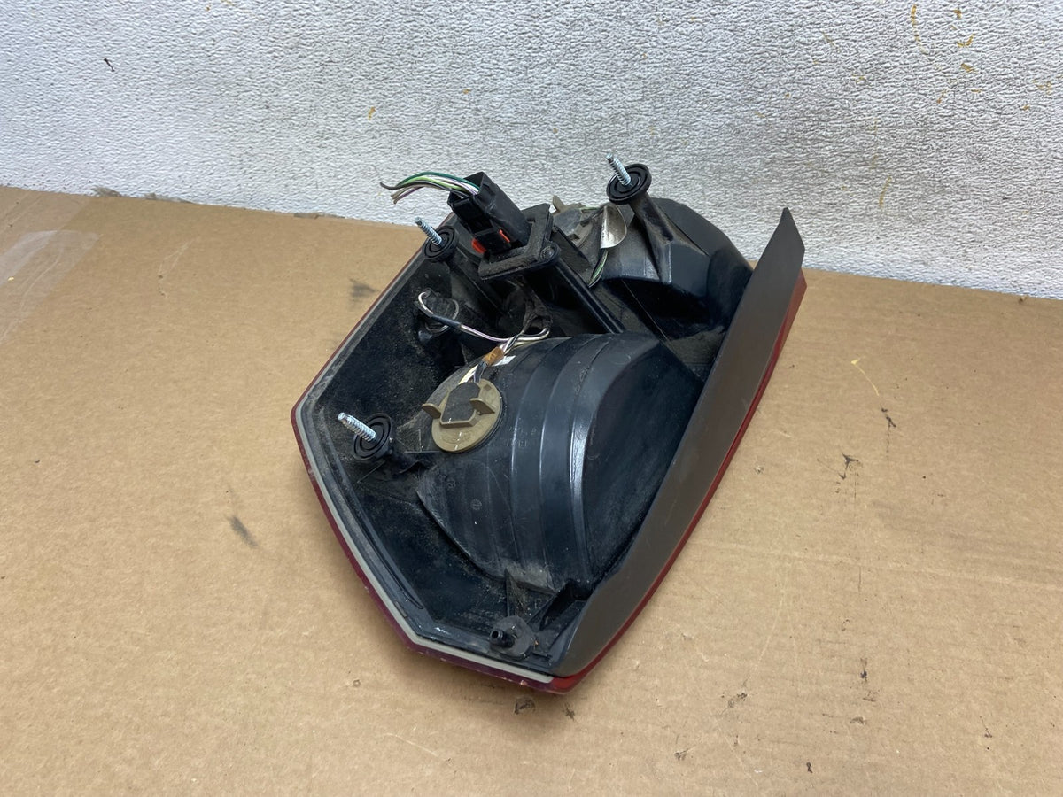 2005 - 2007 Chrysler 300 Left Driver Lh Side Tail Light AH4463 DW4