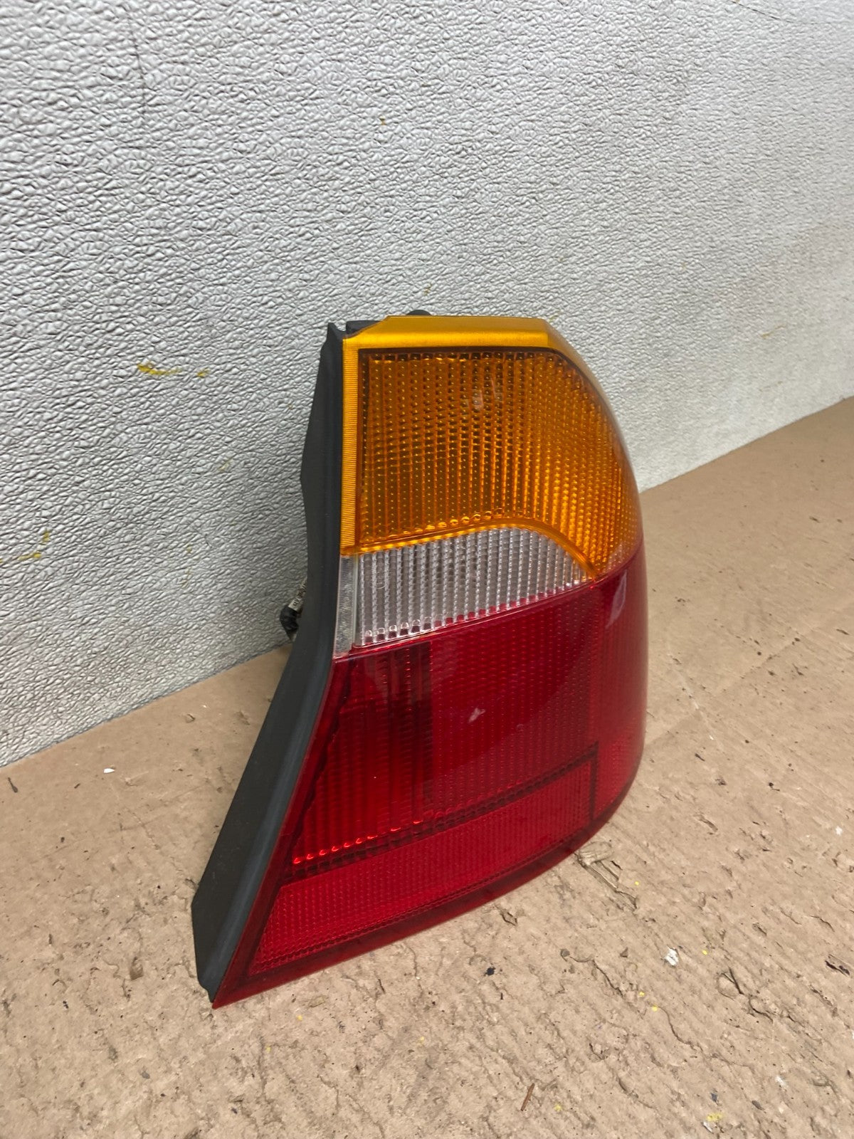1999 to 2000 Chrysler 300M Right Passenger RH Side Tail Light OEM Y3460 DW2