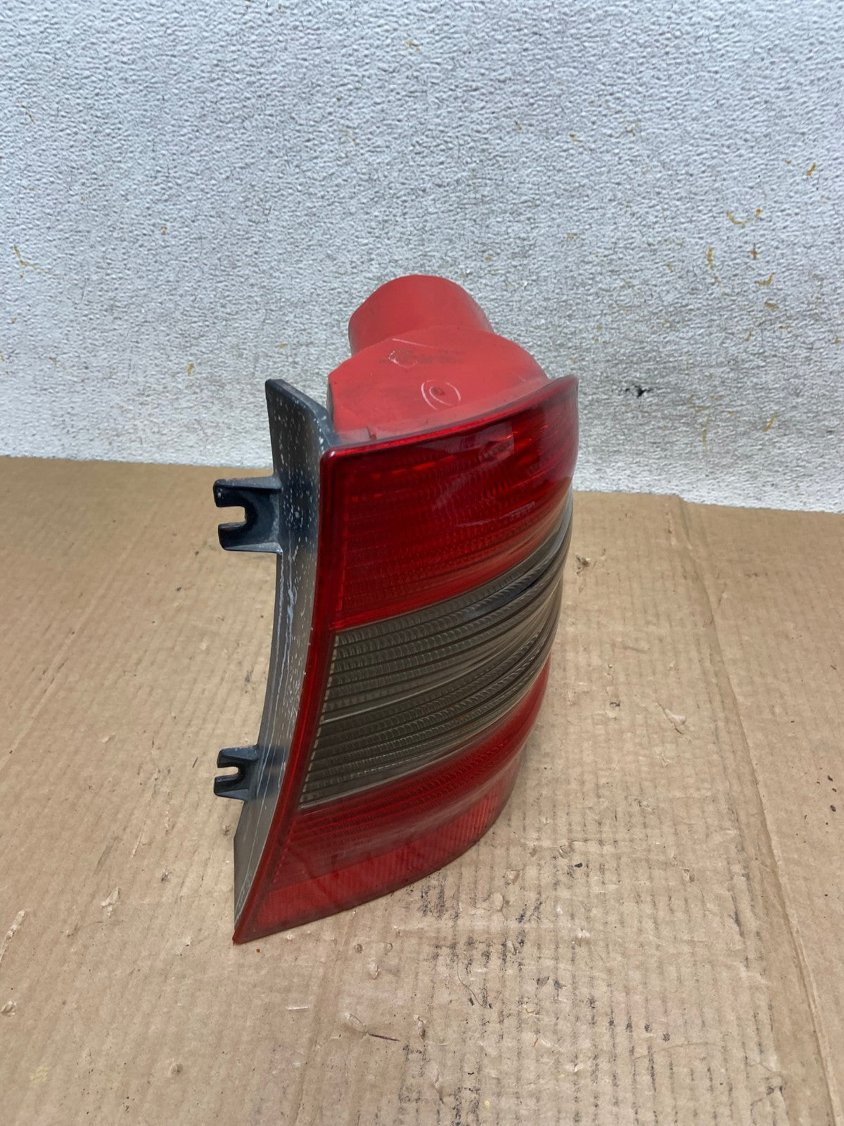 2002-2005 Mercedes ML 350 Ml-Class Right Passenger Rh Side Tail Light AI5894 LK2