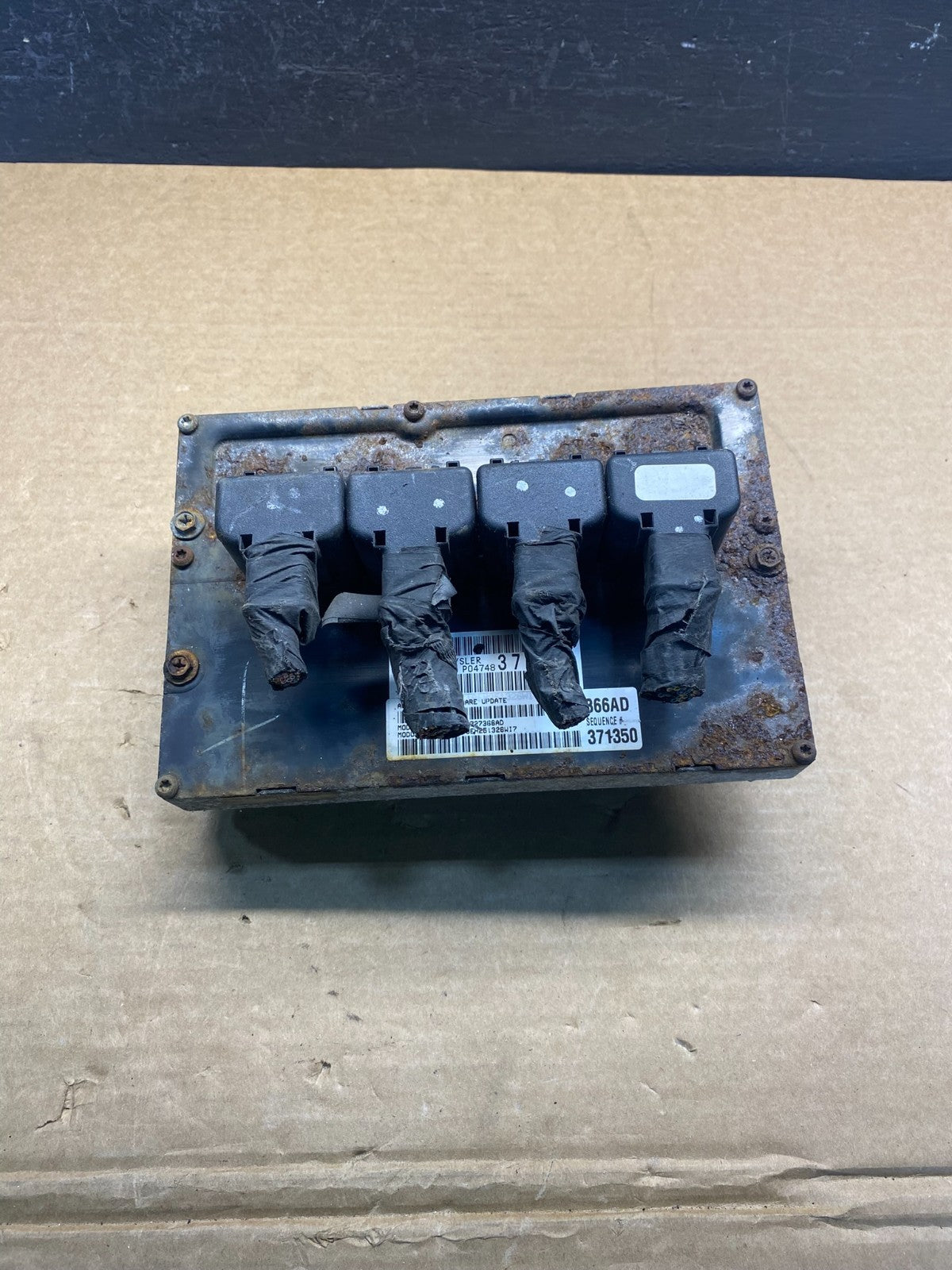 2005 Dodge Caravan 3.8L Engine Computer Module ECU ECM P04727366AD AC8076 DG0