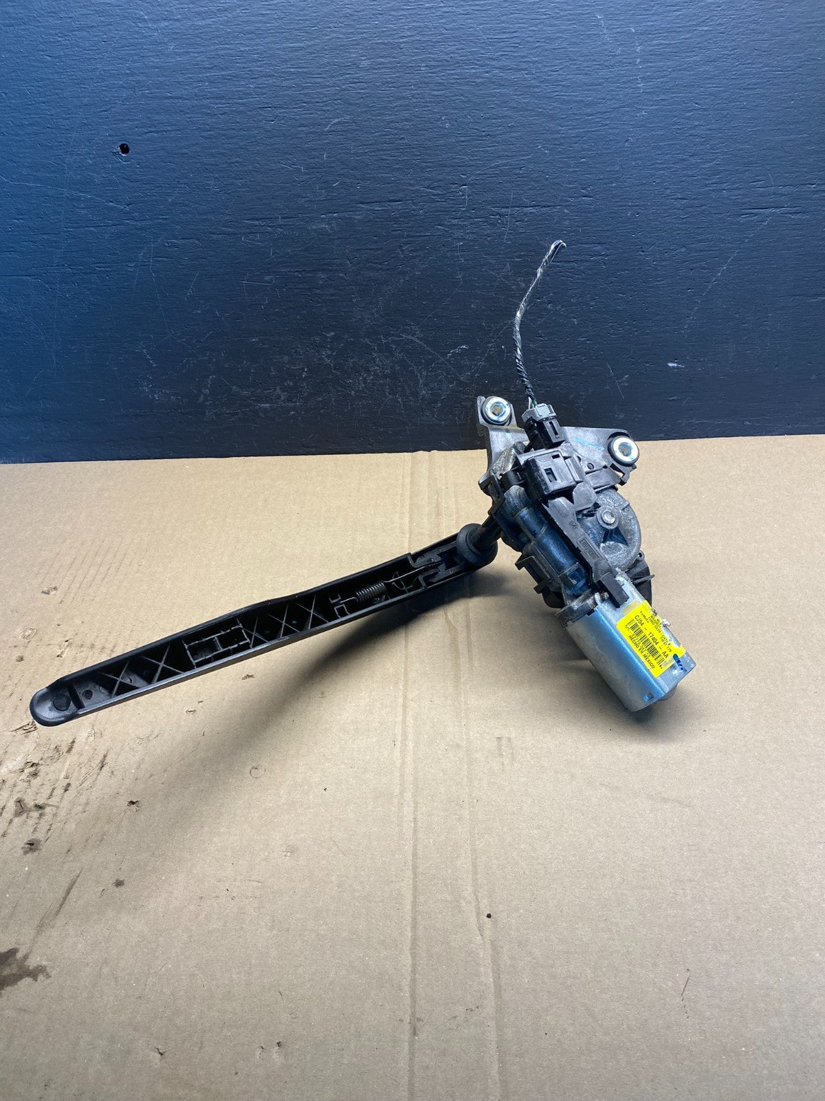 2013 to 2019 Ford Escape Rear Windshield Wiper Motor OEM ac0948 DG4