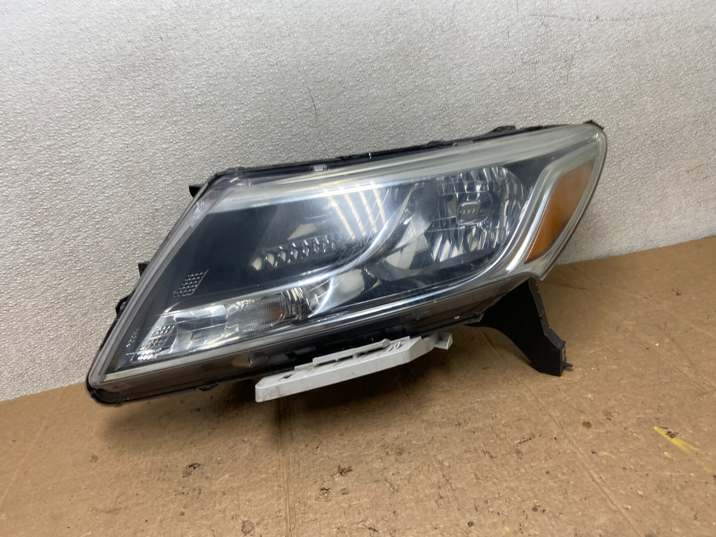 2013 to 2016 Nissan Pathfinder Left Driver LH Side Headlight Halogen OEM AA41110