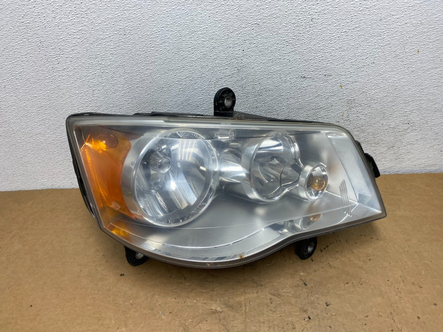 2011 to 2016 Chrysler Town and Country Right Passenger Headlight AD5220 DW0
